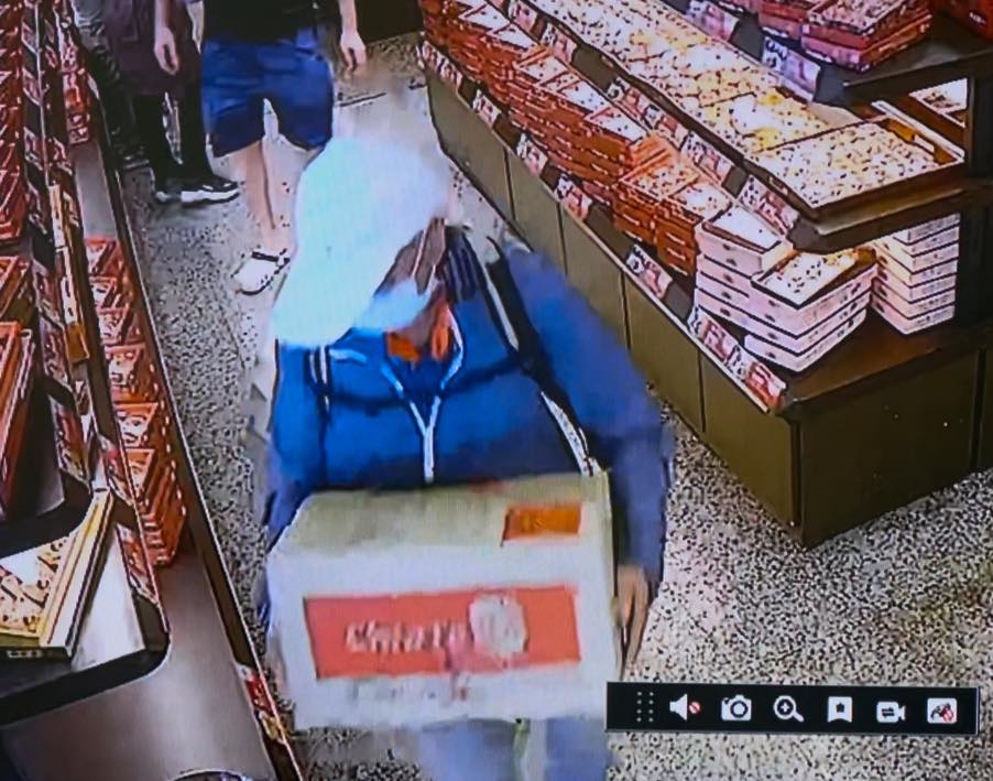 佳德鳳梨酥近日遇上有位阿北沒付錢，就偷偷抱走整箱鳳梨酥事件，該篇幽默po文被網友們讚爆了。（翻攝臉書／佳德鳳梨酥）