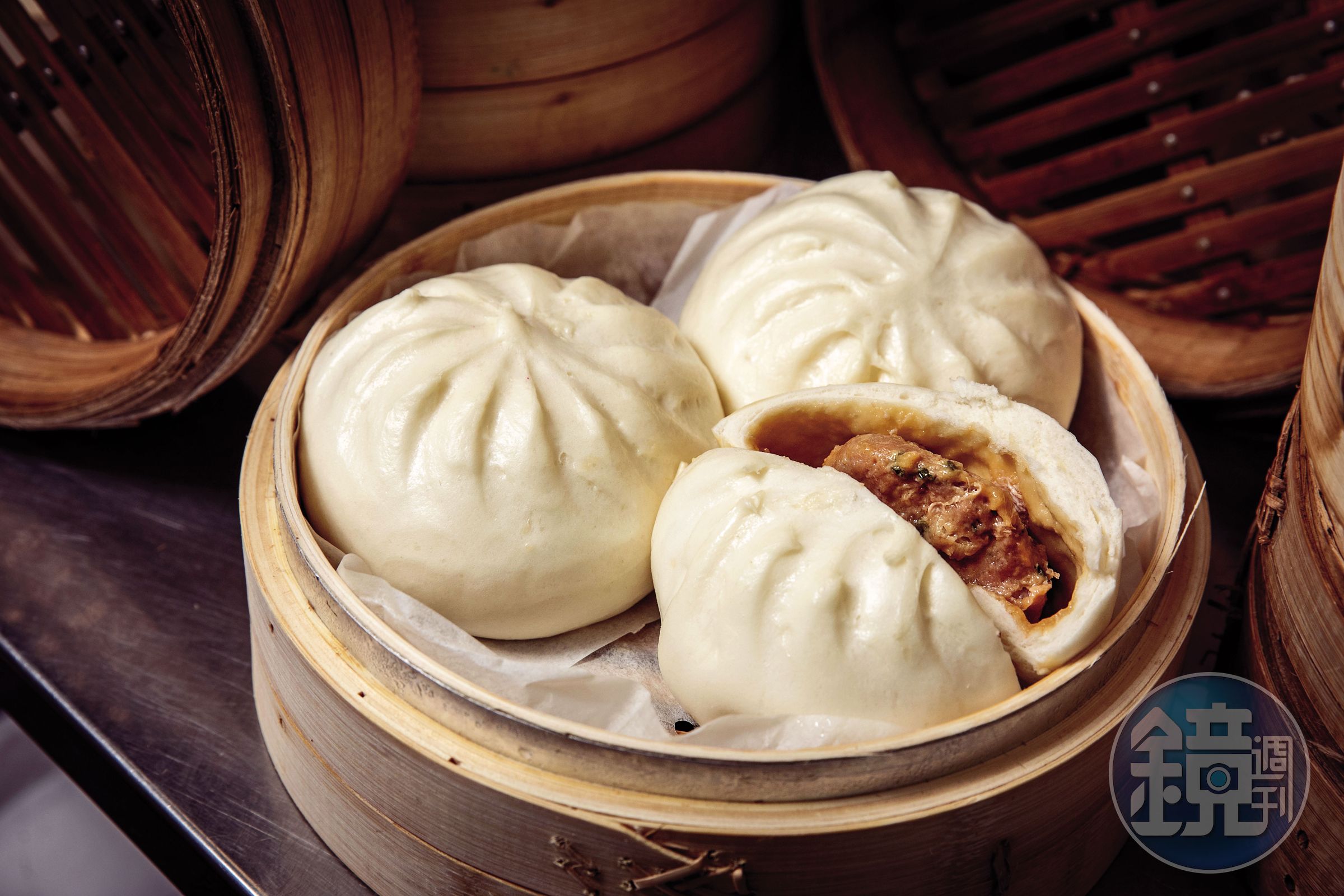永豐盛的招牌「鮮肉包」，內餡以現宰溫體豬製成，肉鮮味美，是最熱賣商品。（35元/顆）