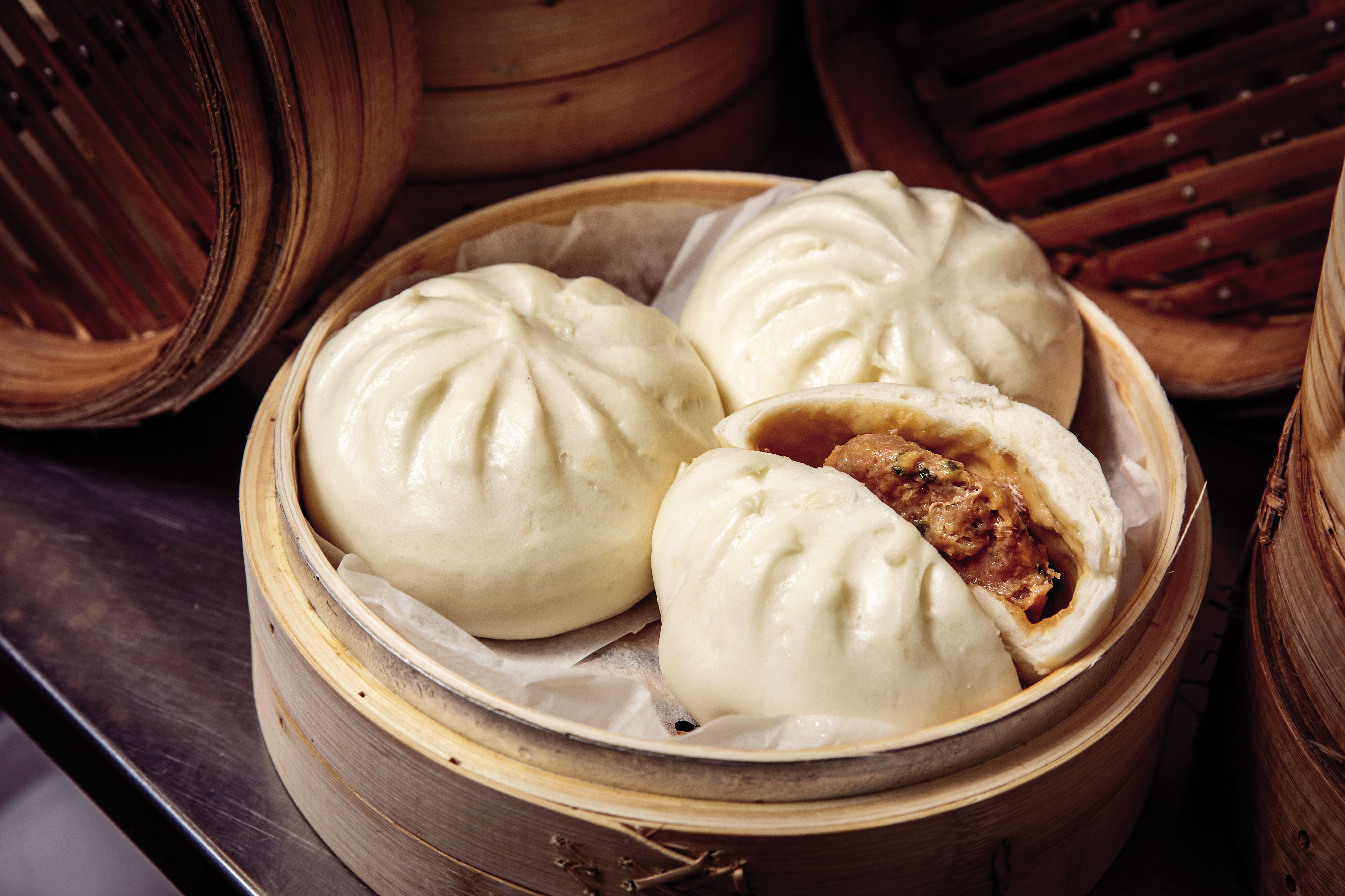 永豐盛的招牌「鮮肉包」，內餡以現宰溫體豬製成，肉鮮味美，是最熱賣商品。（35元/顆）