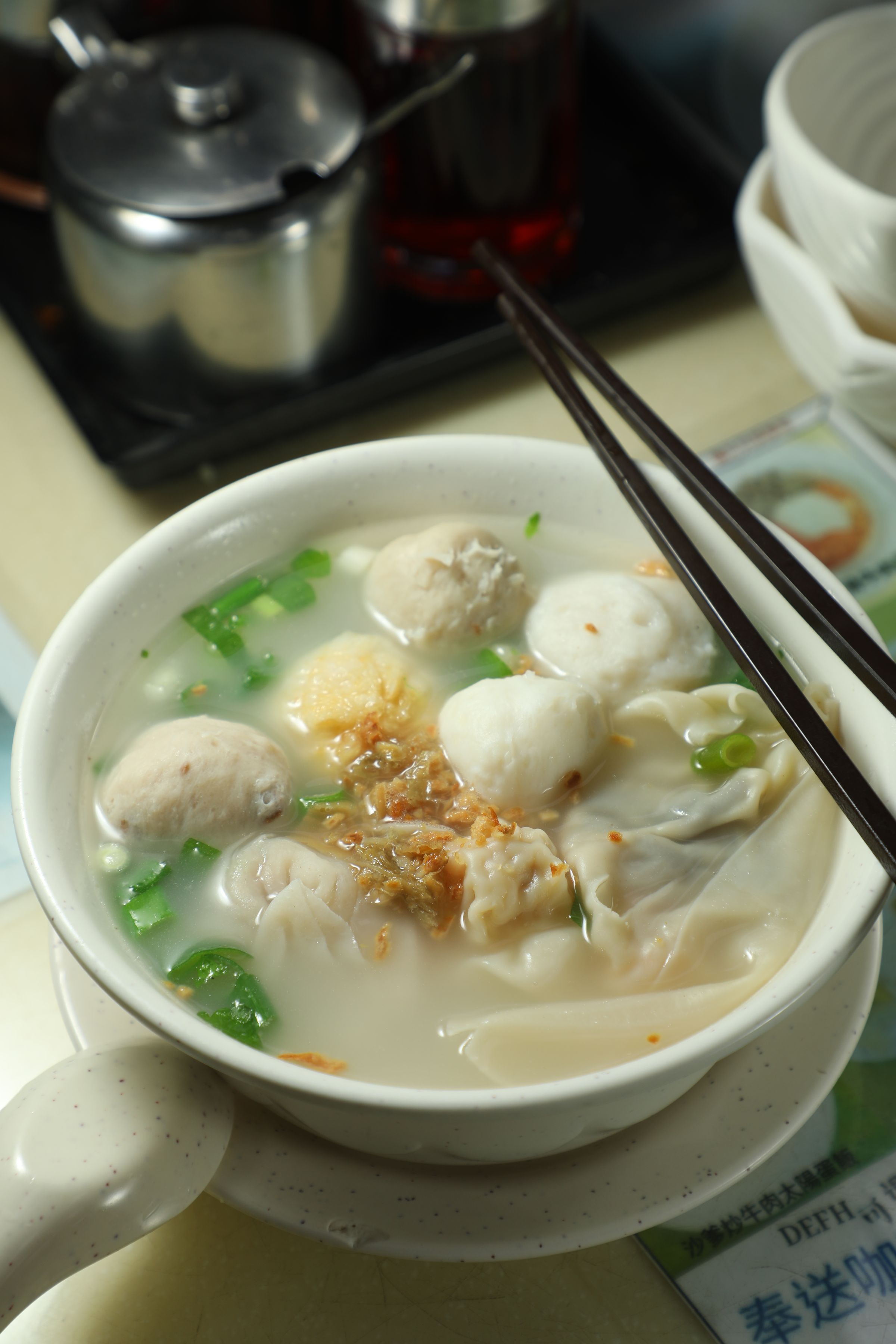 「金牌八寶湯窩」可以選大小碗，小碗的分量就已經讓我飽到天靈蓋。（港幣130元／大碗、港幣70元／小碗）