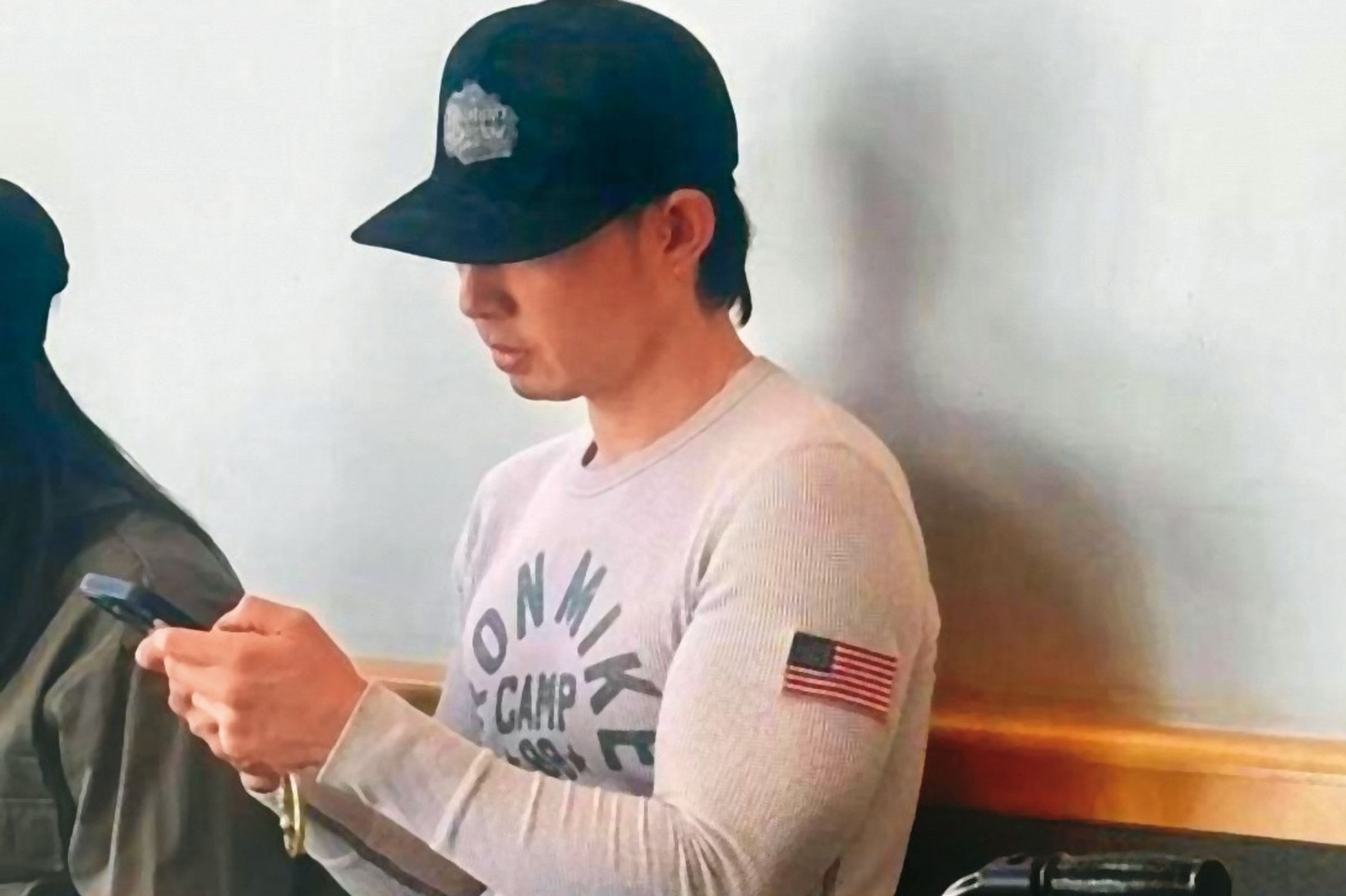 之前有人在美國直擊吳建豪（右），身旁被爆也是新歡（左）相伴。（翻攝自網易）