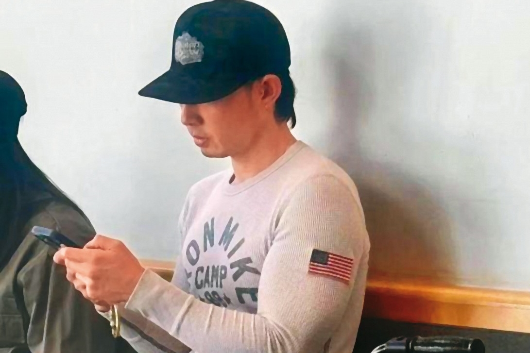 之前有人在美國直擊吳建豪（右），身旁被爆也是新歡（左）相伴。（翻攝自網易）