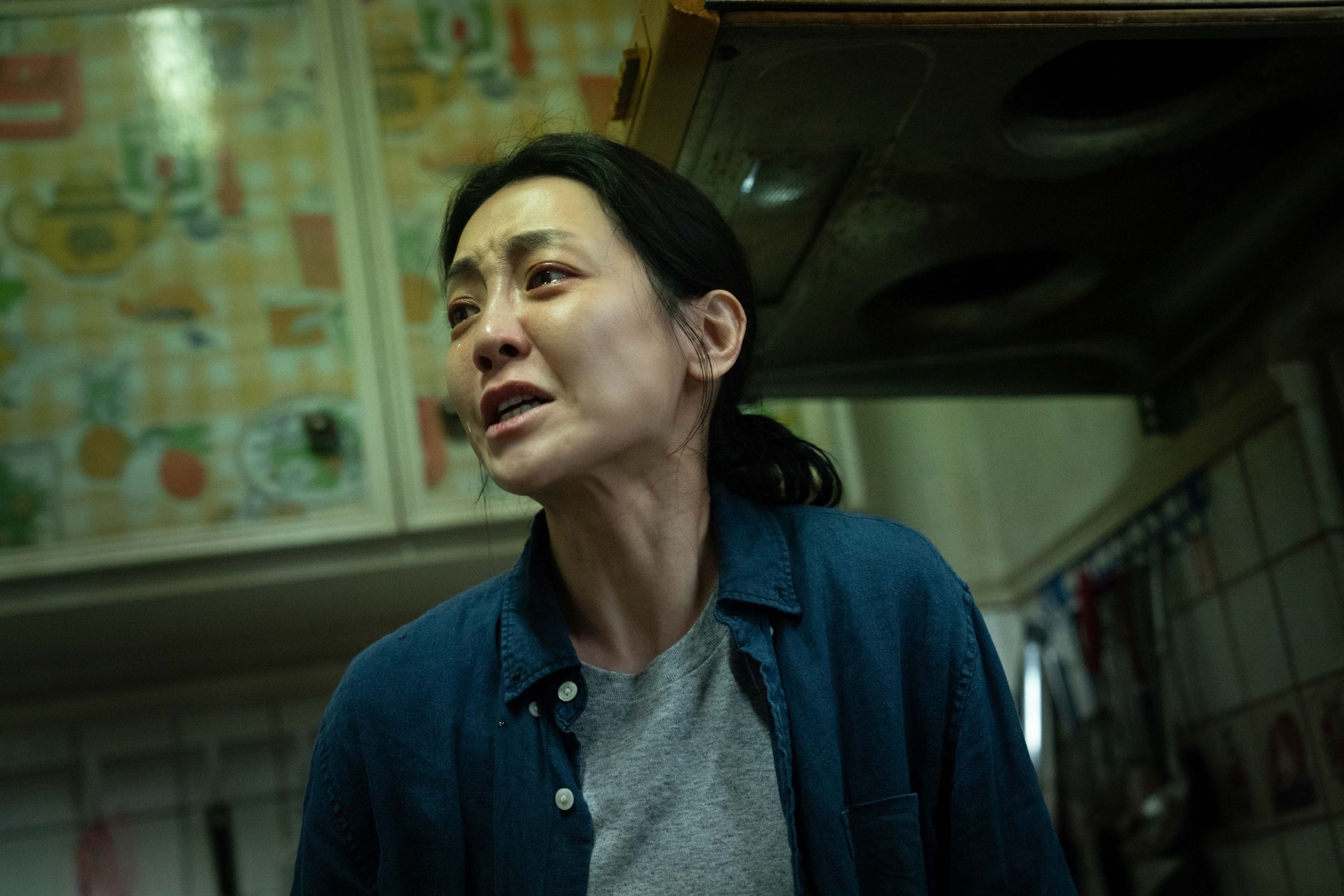 謝欣穎在《我們與惡的距離II》經歷20年的痛苦人生。(CATCHPLAY提供)