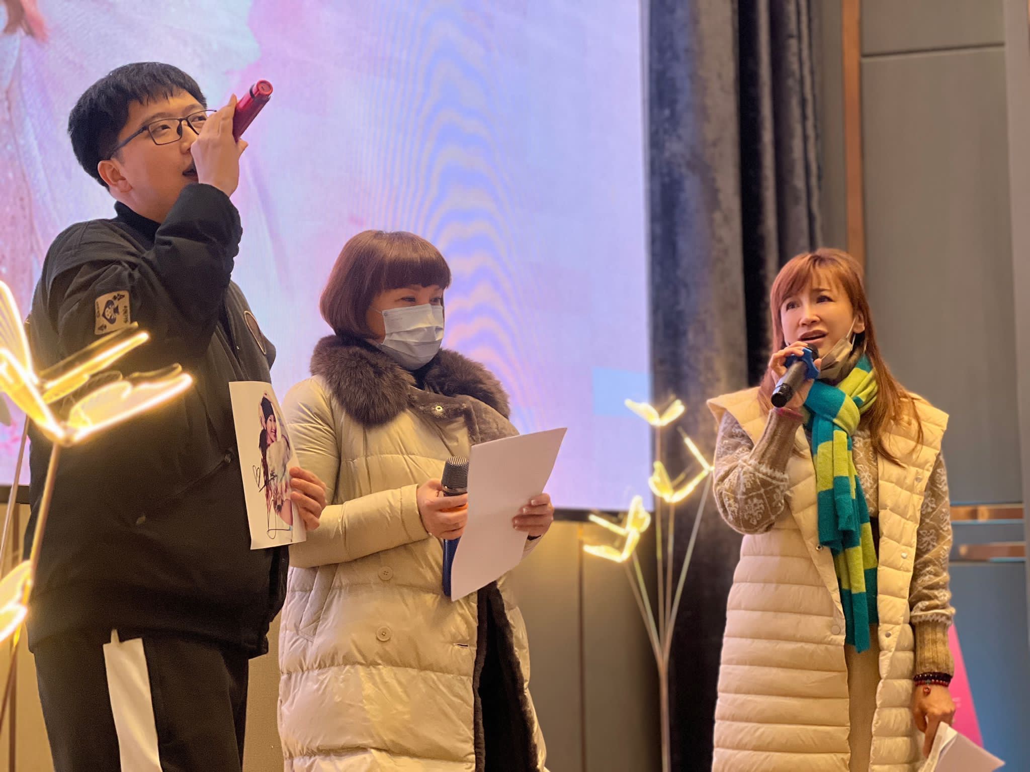 CoCo二姐Nancy代表家人致詞。（CoCo李玟歌迷會提供）