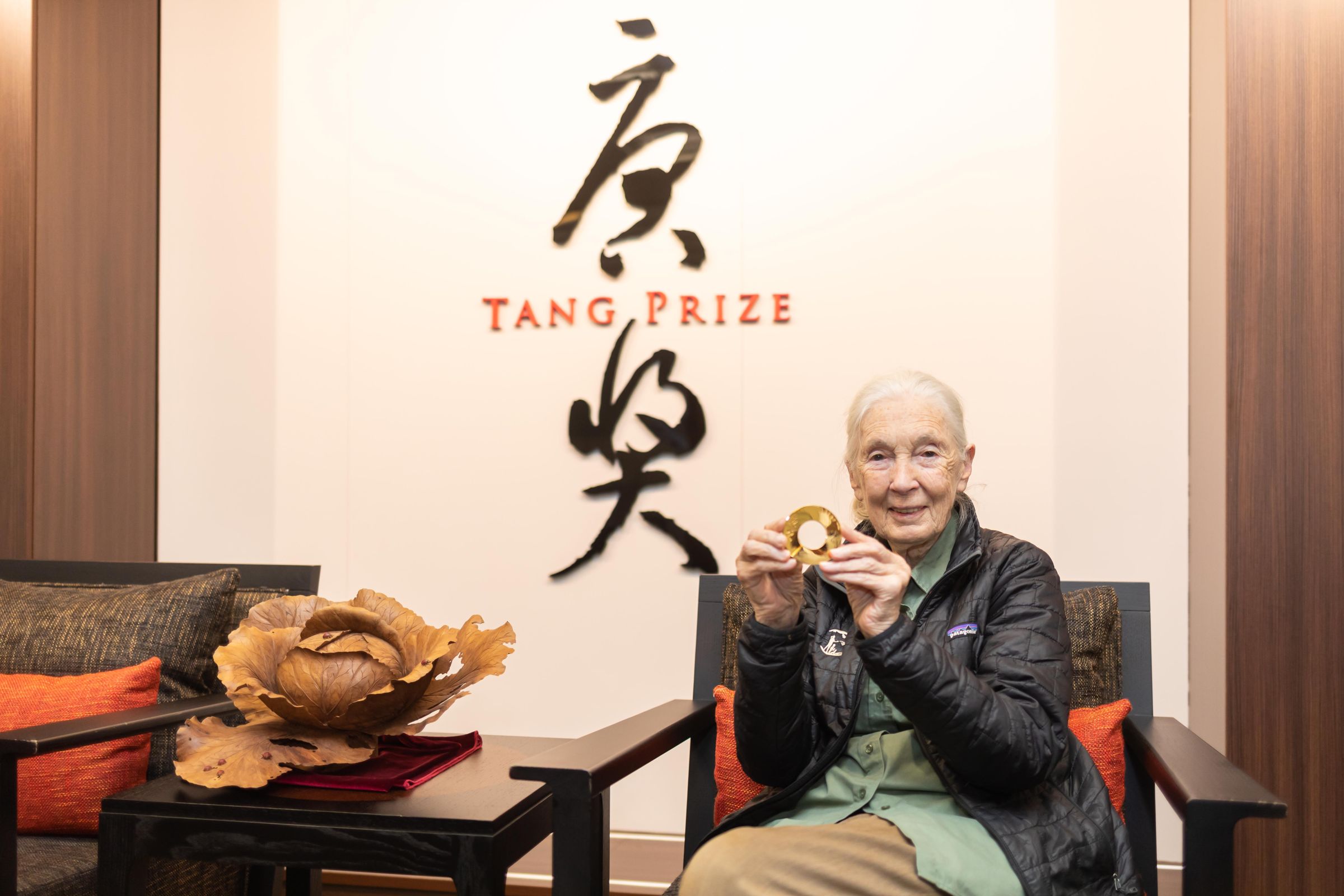 獲得2020年唐獎永續發展獎的珍古德，今造訪唐獎基金會。（唐獎教育基金會提供）