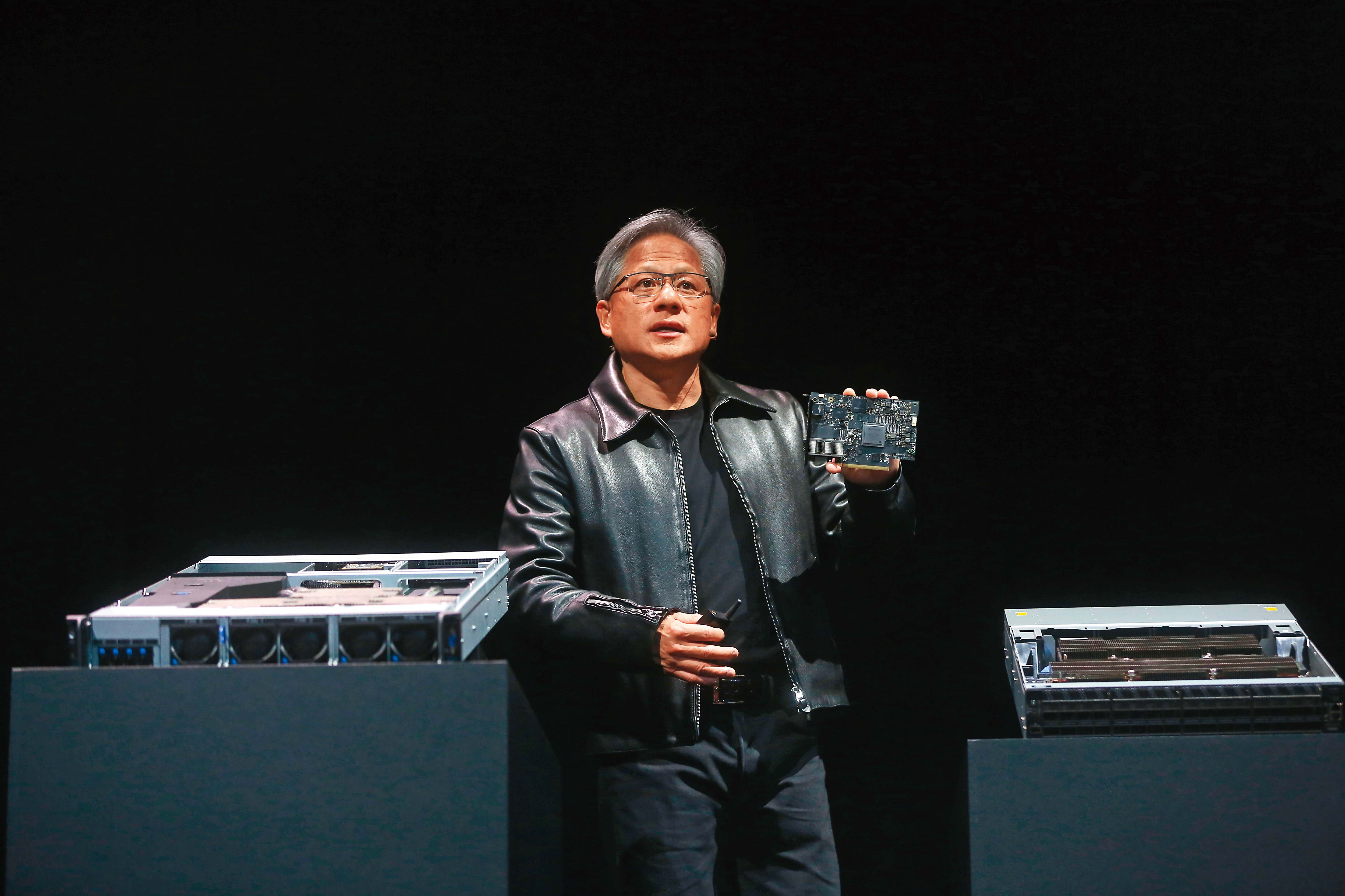 AI技術翻開新篇章，輝達（NVIDIA）執行長黃仁勳成AI教父。
