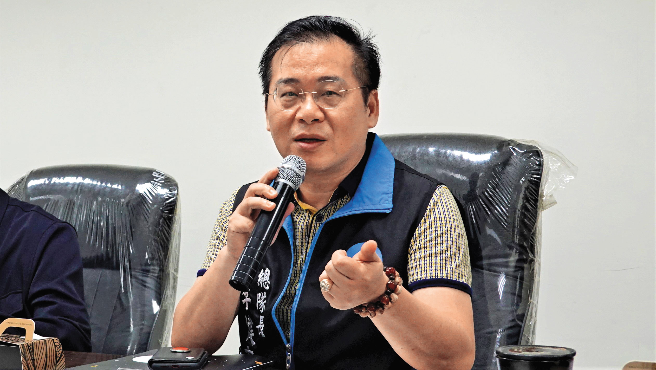 李健育代表環保署在外授課時，對上課女學員毛手毛腳。（翻攝台灣環境資訊協會flickr孫文臨攝）