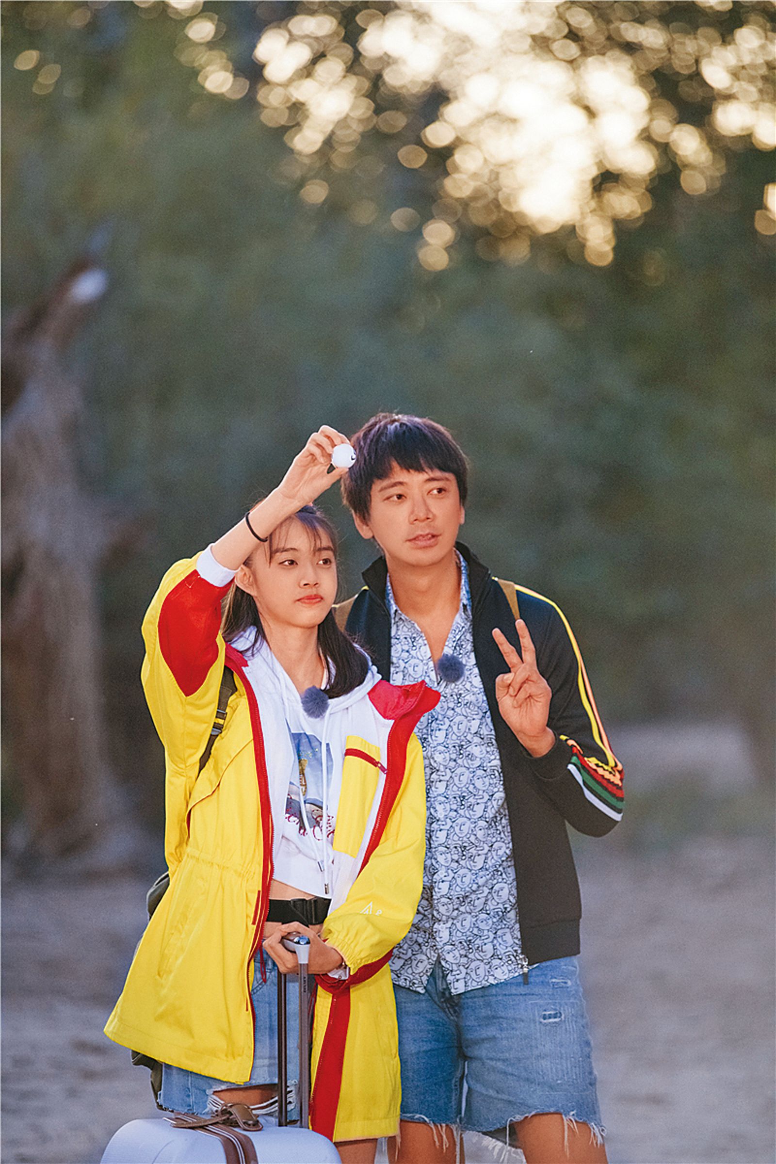 蘇見信（右）曾帶女兒（左）上陸綜《一路成年》，掀起話題。（翻攝自《一路成年》微博）