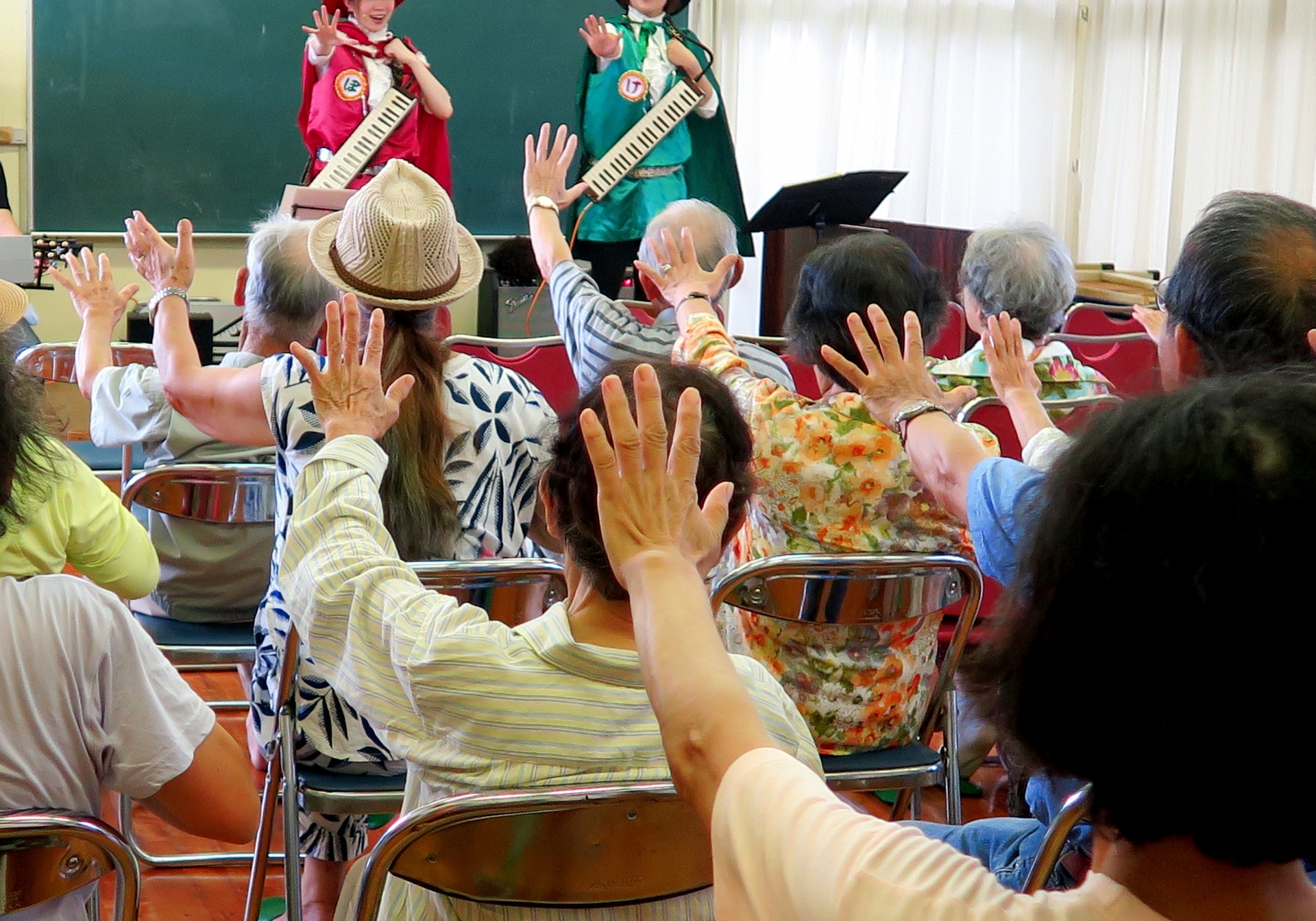 哈佛研究發現，如果時常保持正向積極的心態，與學習新科技，有助於抗老。（示意圖，photoAC）