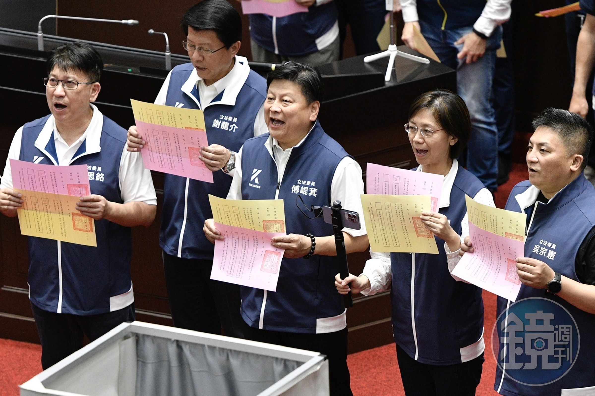 國民黨在覆議案投票時再度亮票表態證明沒有跑票。
