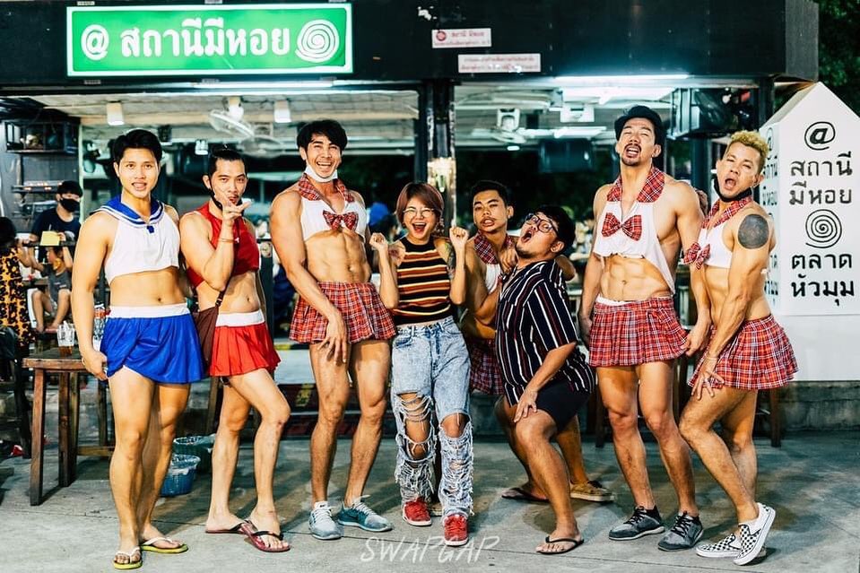 曼谷知名餐廳「猛男海鮮」宣布熄燈，將另尋新店址。（翻攝自sathaneemeehoi IG）