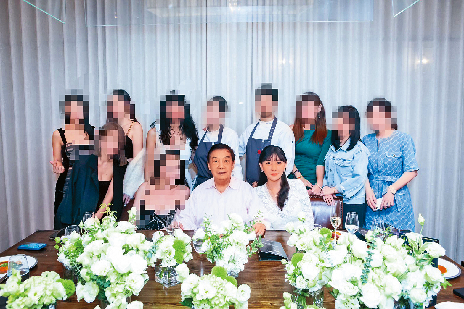 仙塔去年參加富商豪華餐宴，就坐在王廣德旁的C位。（讀者提供）