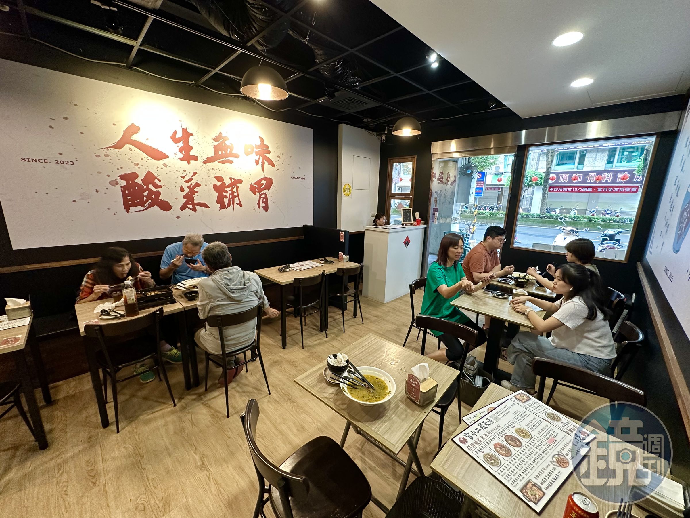 店內座位數不多,建議提前訂位。