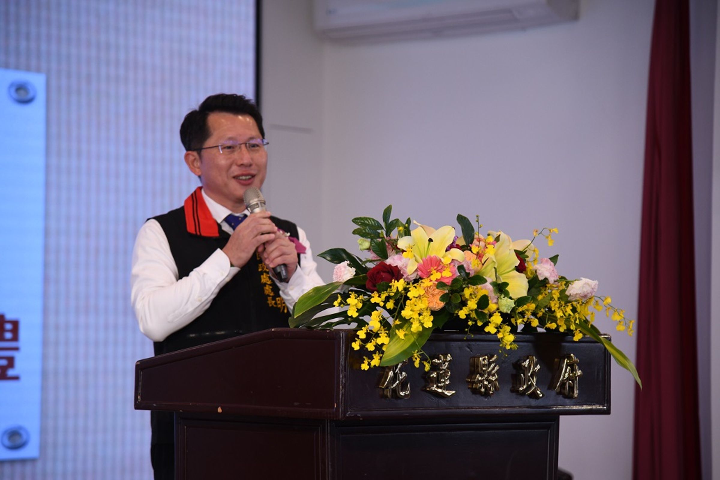 花蓮縣府被爆對罷免提議民眾「查水表」，民政處長明良臻遭檢方聲請羈押禁見。（花蓮縣府提供）