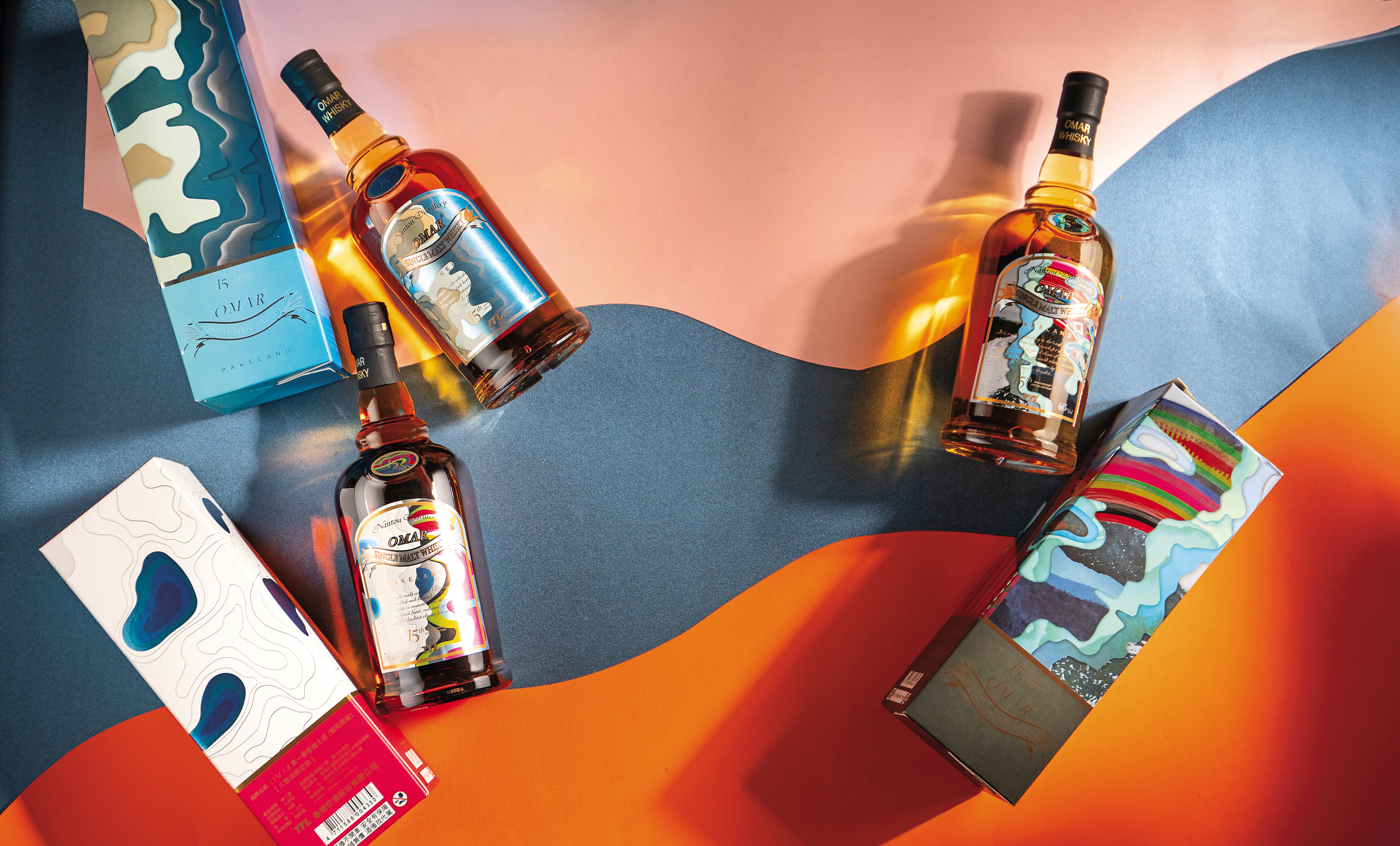 OMAR波本花香（左上）、煙燻焦香（右）、雪莉果乾（左下）八歌浪限定版試飲。