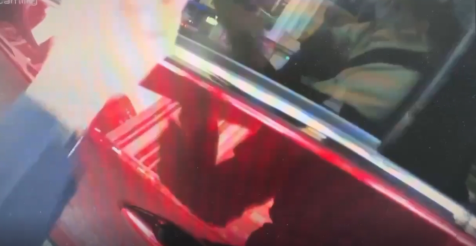 台北女子與查緝對象「相似」遭攔查。（警方提供）