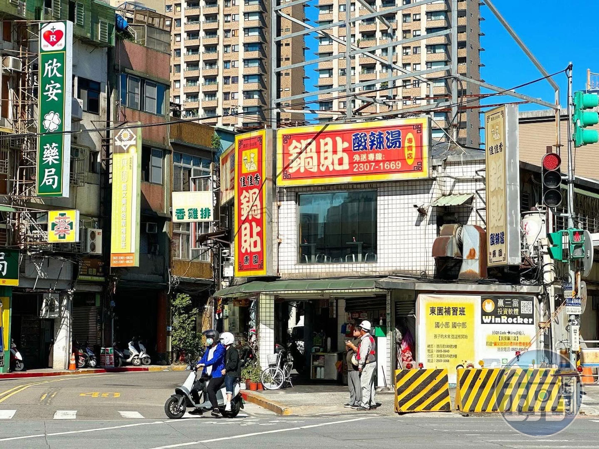「佳佳香鍋貼萬華店」與永和店有兄弟關係，但後來各自經營管理。