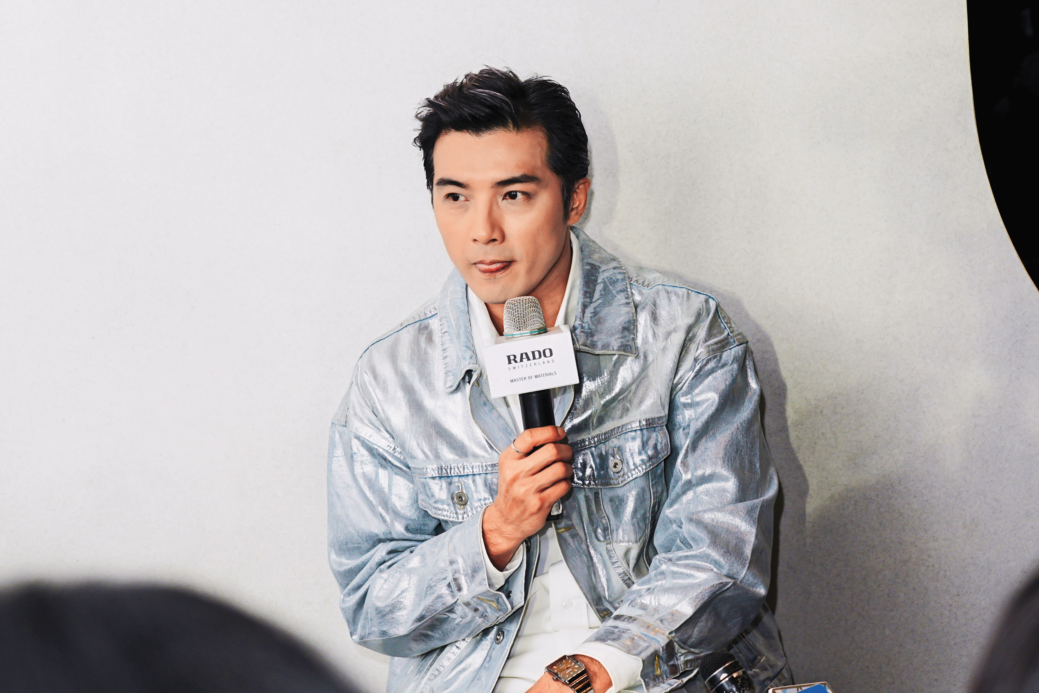 恭喜賀軍翔擺脫#MeToo風暴，但靈舌出洞愛ㄗ意餒～謹記舔耳案。