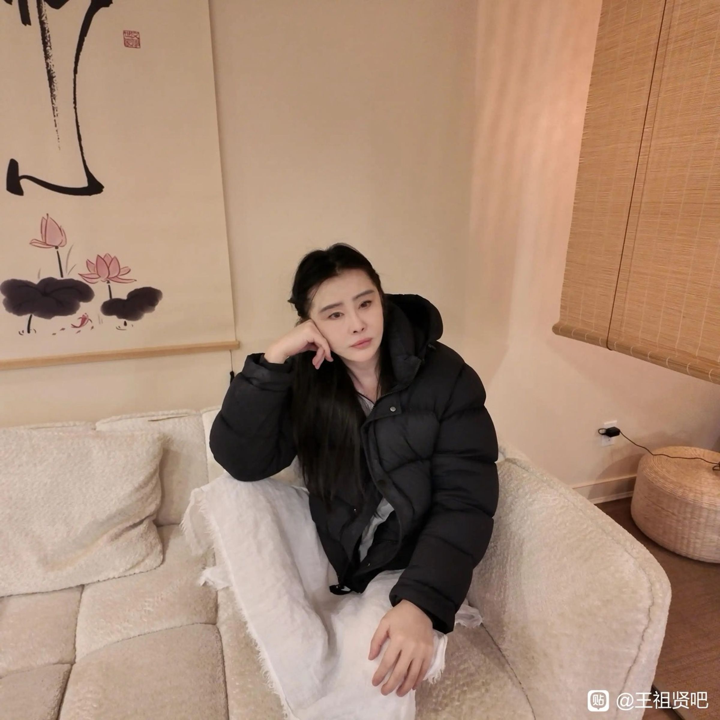 王祖賢親自曬出近照,祝粉絲們耶誕節快樂。(翻攝百度王祖賢吧)