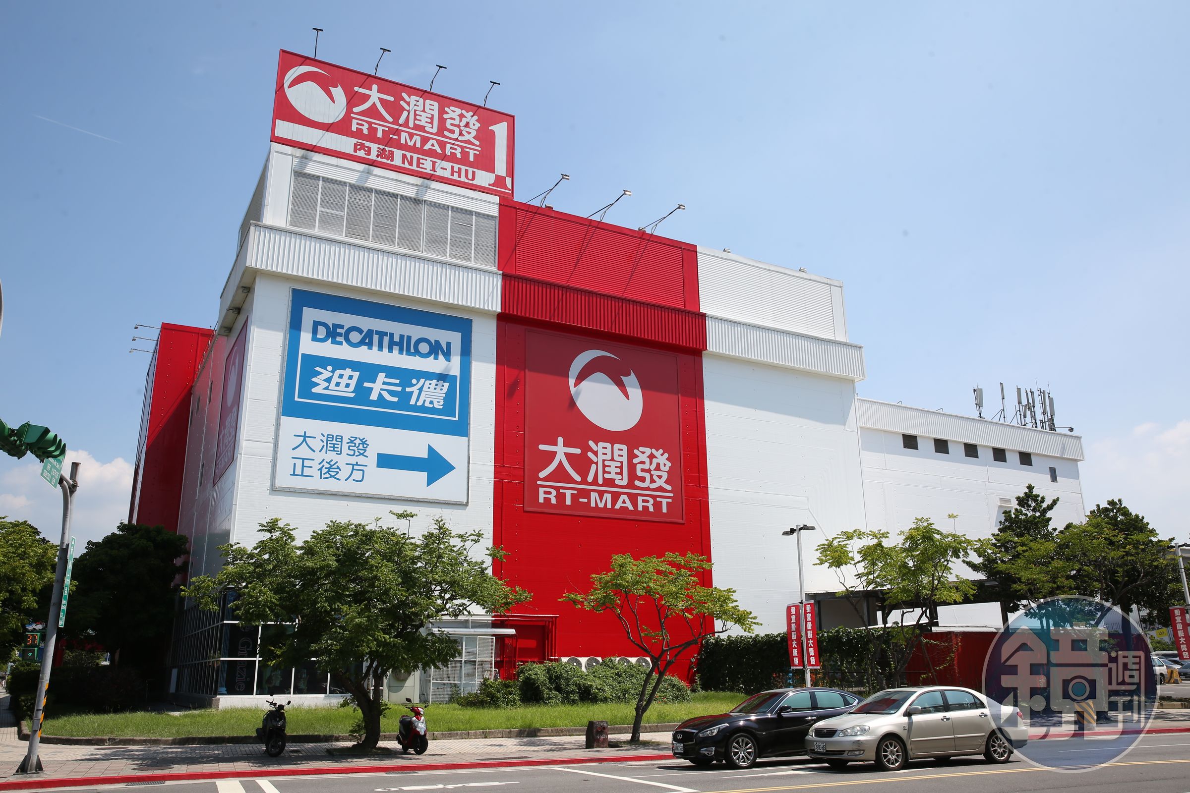 全聯併購大潤發已2年，現決定將品牌合一，而會員整併計畫下半年公布 。圖為內湖一店，（本刊資料照）