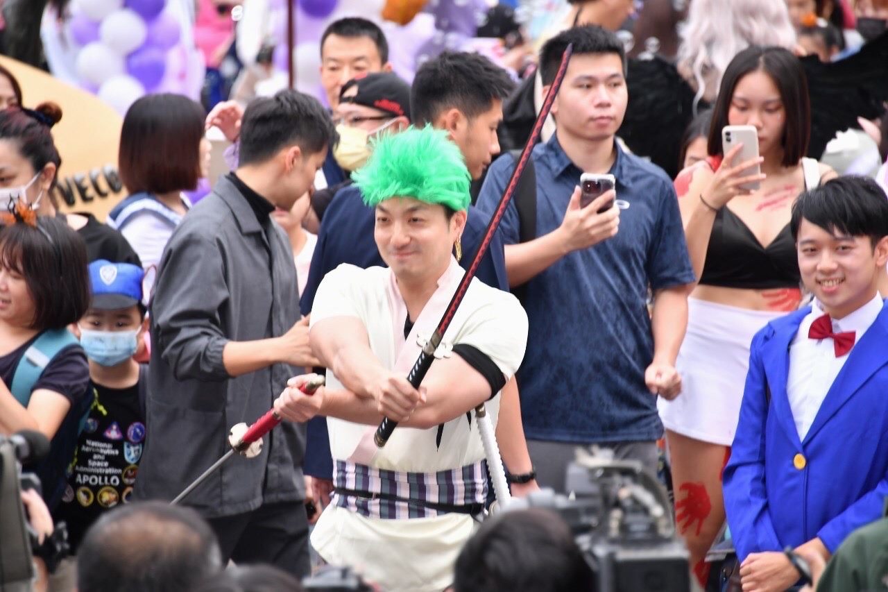 蔣萬安今天扮演索隆。（台北市政府提供）