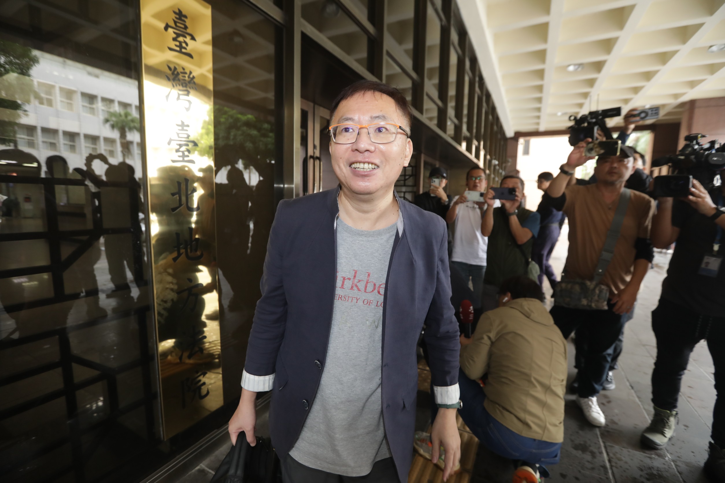 《菱傳媒》董事長施威全今天以證人身分赴北檢作證。