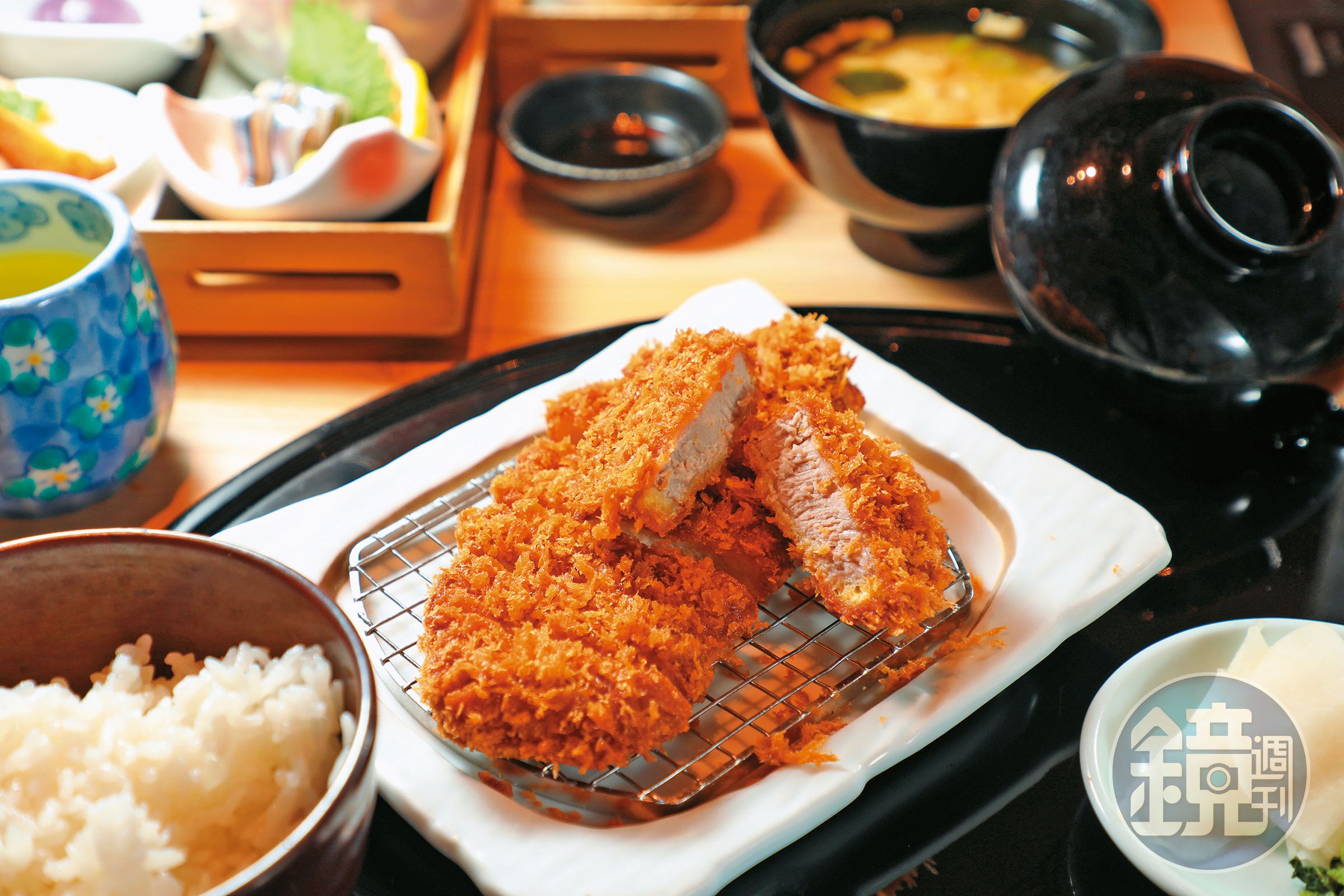 「厚切黑豬腰內肉」口感紮實，又能品嘗到豬肉油脂甘美的滋味。（2,948日圓／套餐，約NT$650）