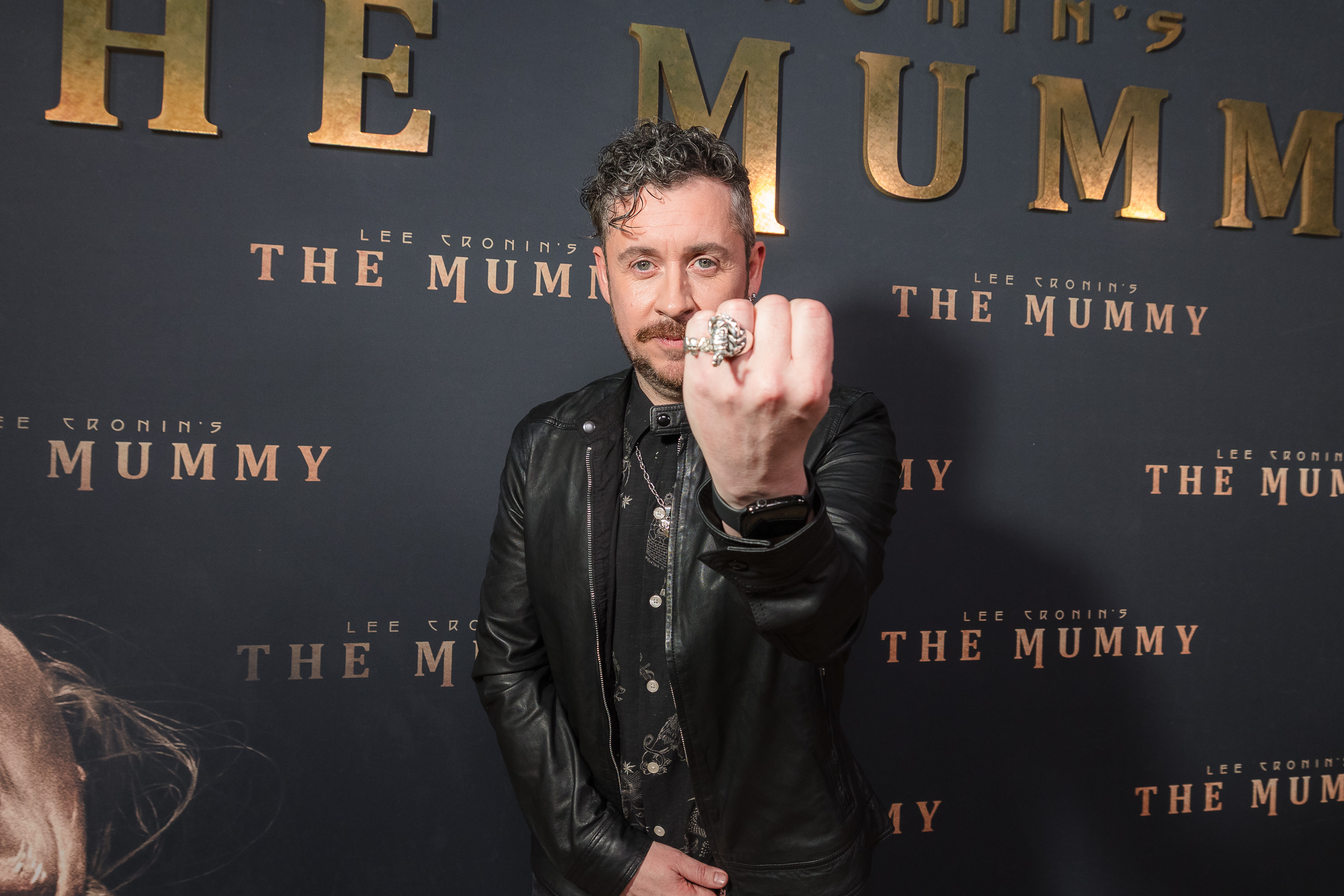 來自愛爾蘭的導演李克寧，一手打造《李克寧 墓乃伊》。（華納兄弟提供）
