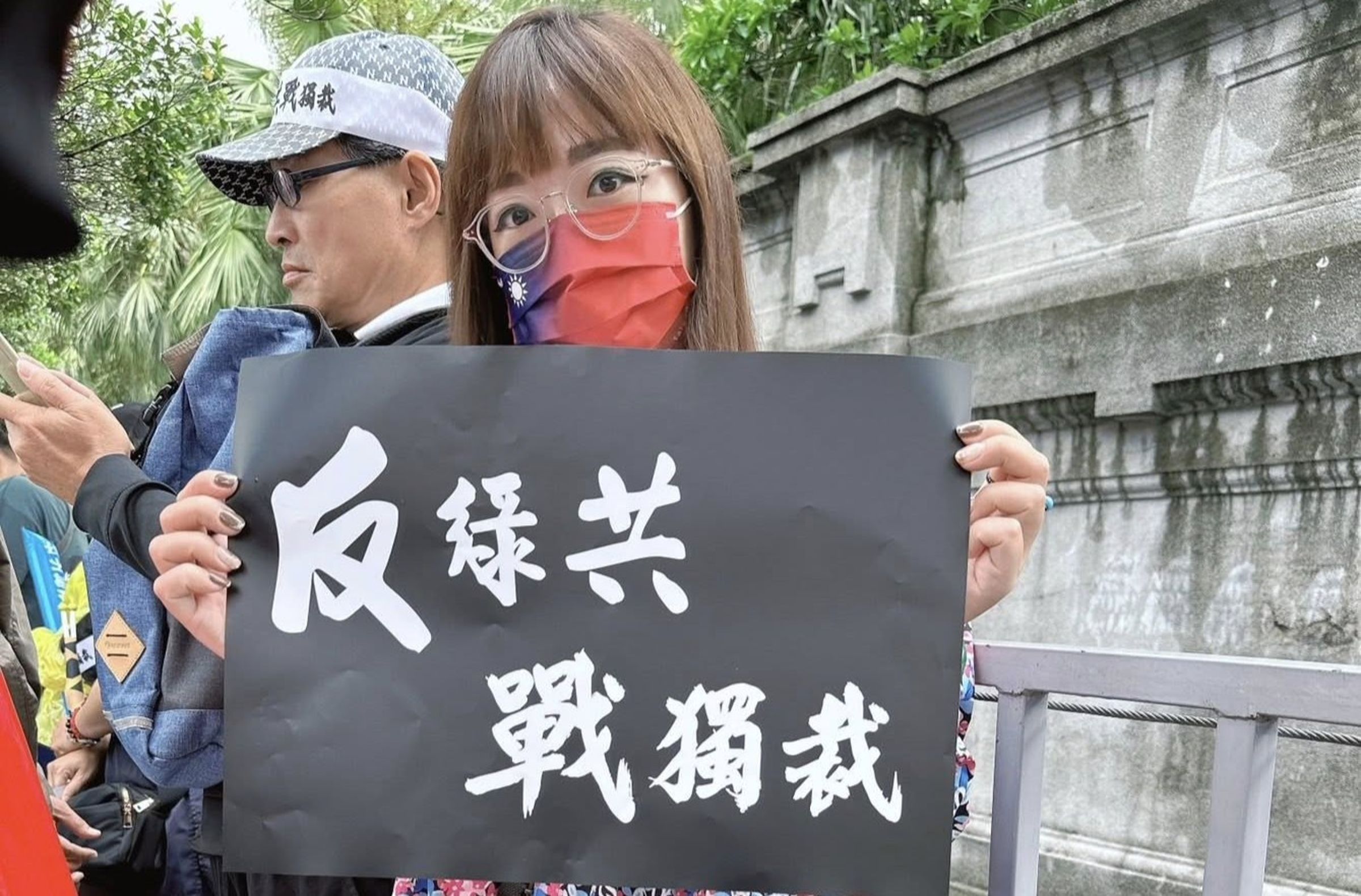 護理師網紅張喬瑜去年11月加入國民黨,才過半年又宣布要退黨,自認自己仍是柯粉。(翻攝自張喬瑜臉書)