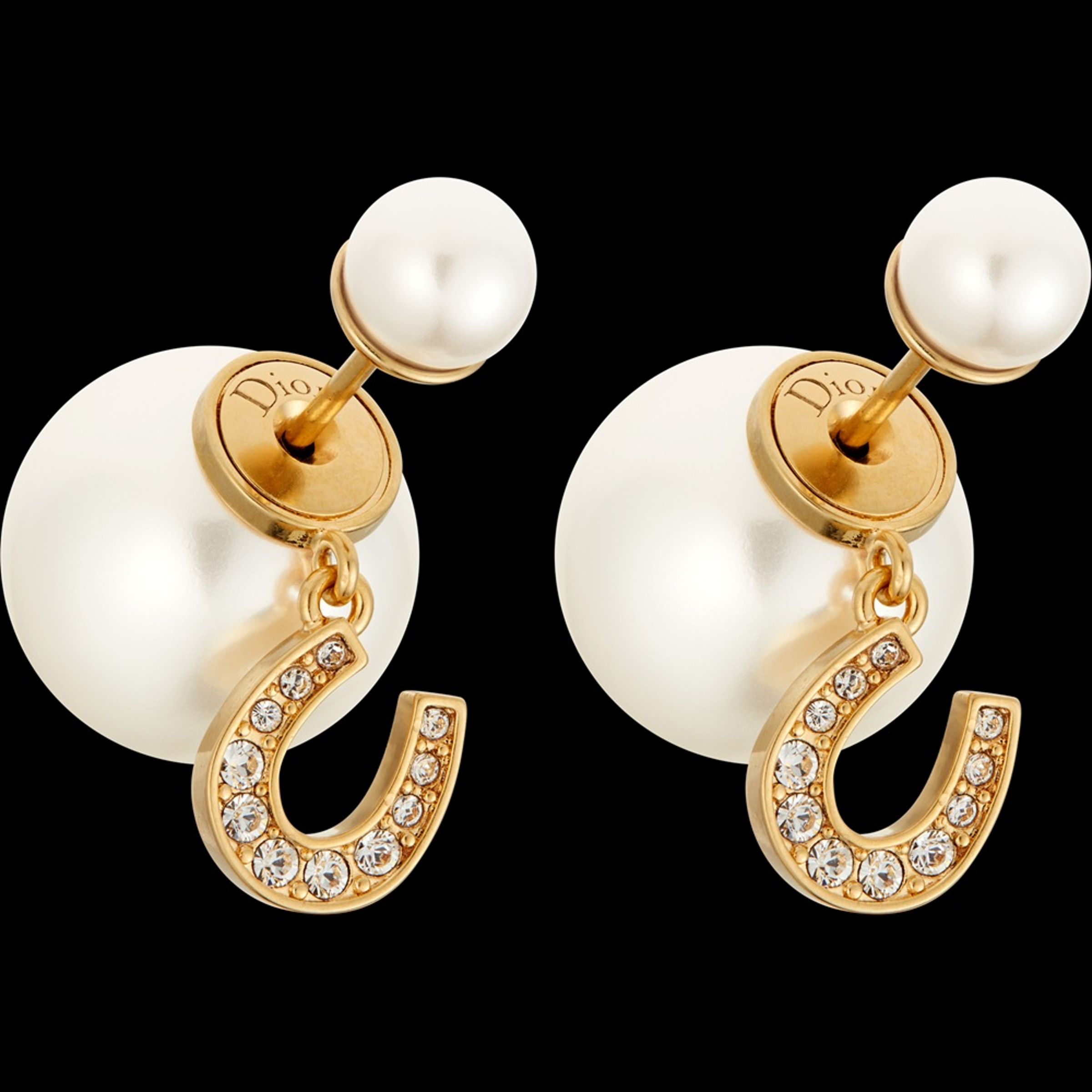 Dior Tribales馬蹄鐵造型珠飾耳環。NT$19,000（Dior提供）