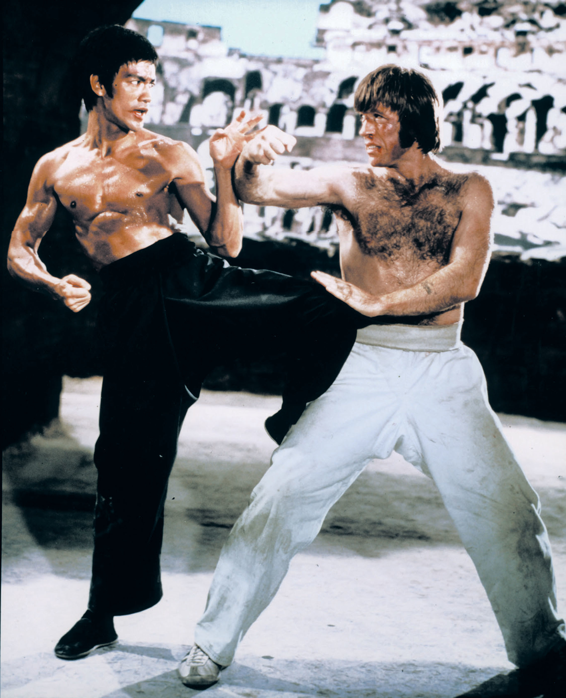 李小龍（左）與羅禮士（右）在1972年電影《猛龍過江》，全片動作高潮就是兩個人的高手過招。（東方IC）