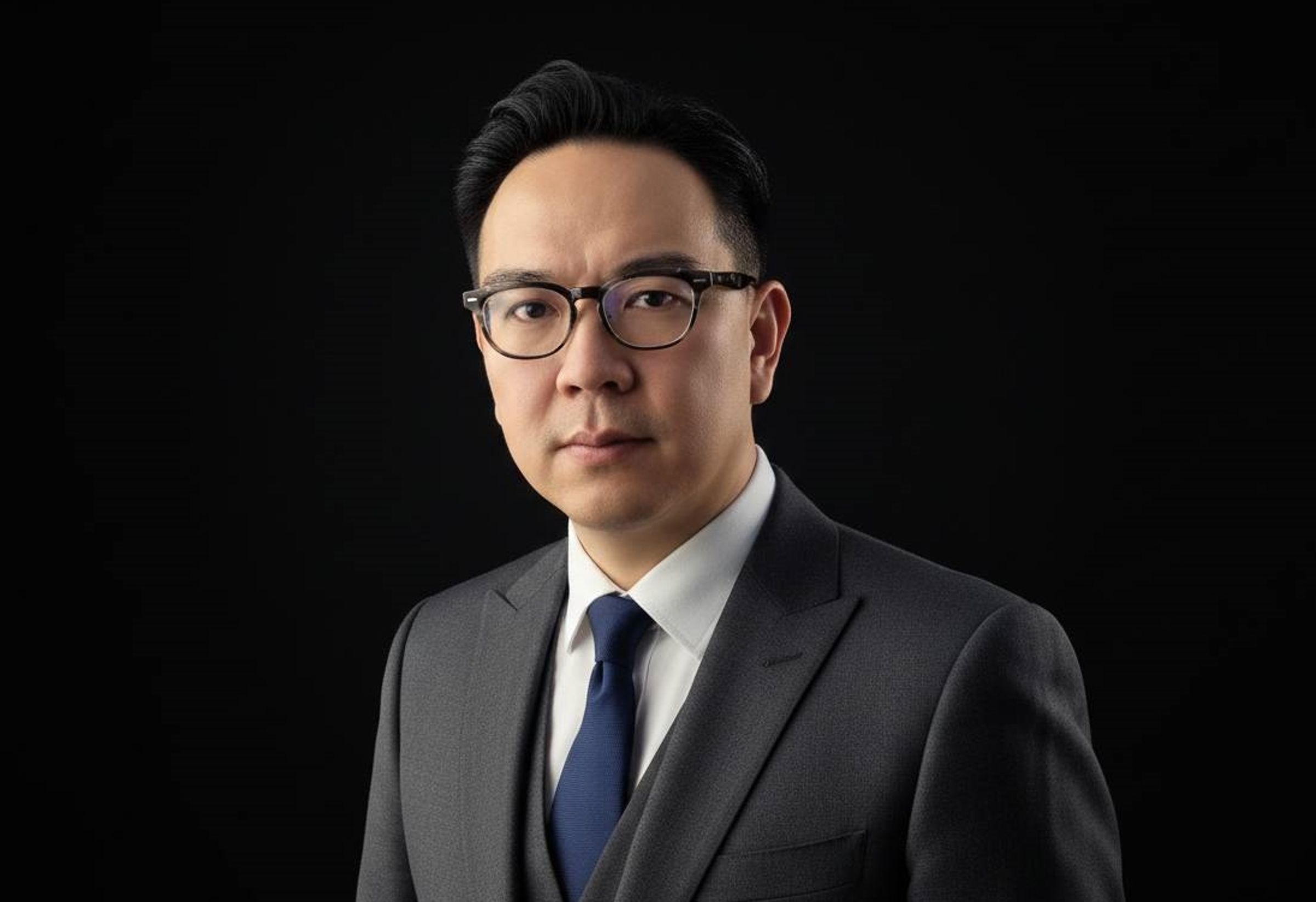 「最美檢察官」之稱的陳漢章卸下檢察官後轉戰律師界,他攜手志同道合的檢察官程彥凱與其他法官一起成立敦合法律事務所。