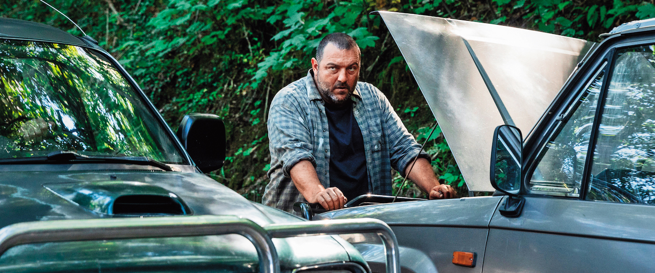 一群西班牙農民不滿外來的法國夫妻反對大公司收購土地，竟動輒對其威脅恐嚇。（翻攝自IMDb.com）