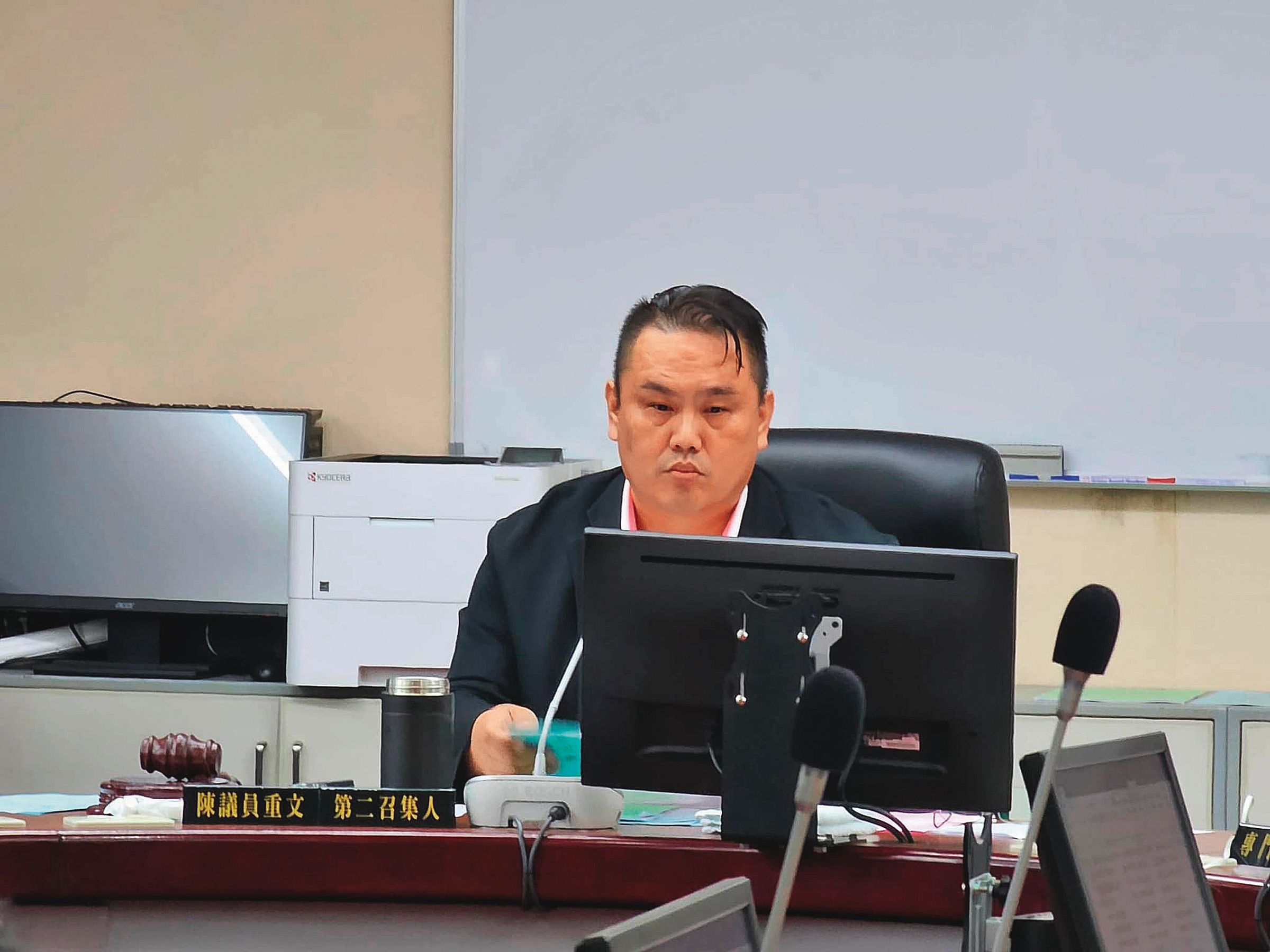 陳重文(圖)被控利用職權對北市府警政等單位施壓,讓台智光取得網路監視系統標案,專案小組懷疑還有其他議員涉案,正全力調查中。(翻攝陳重文臉書)