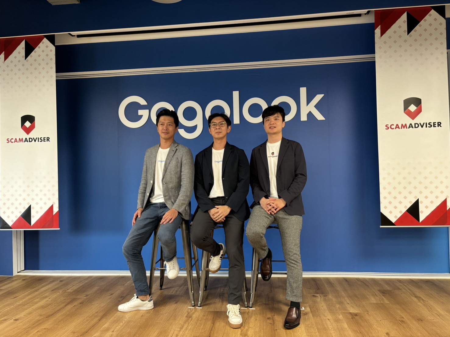 Gogolook（走著瞧）併購荷蘭防詐服務商ScamAdviser後，無論是防詐資料庫、活躍用戶數、生態系合作夥伴及人才，均獲得顯著的提升與幫助。（左起為 Gogolook 商務長林伯翰、Gogolook 共同創辦人暨執行長郭建甫、ScamAdviser 產品總監邱翊倫）
