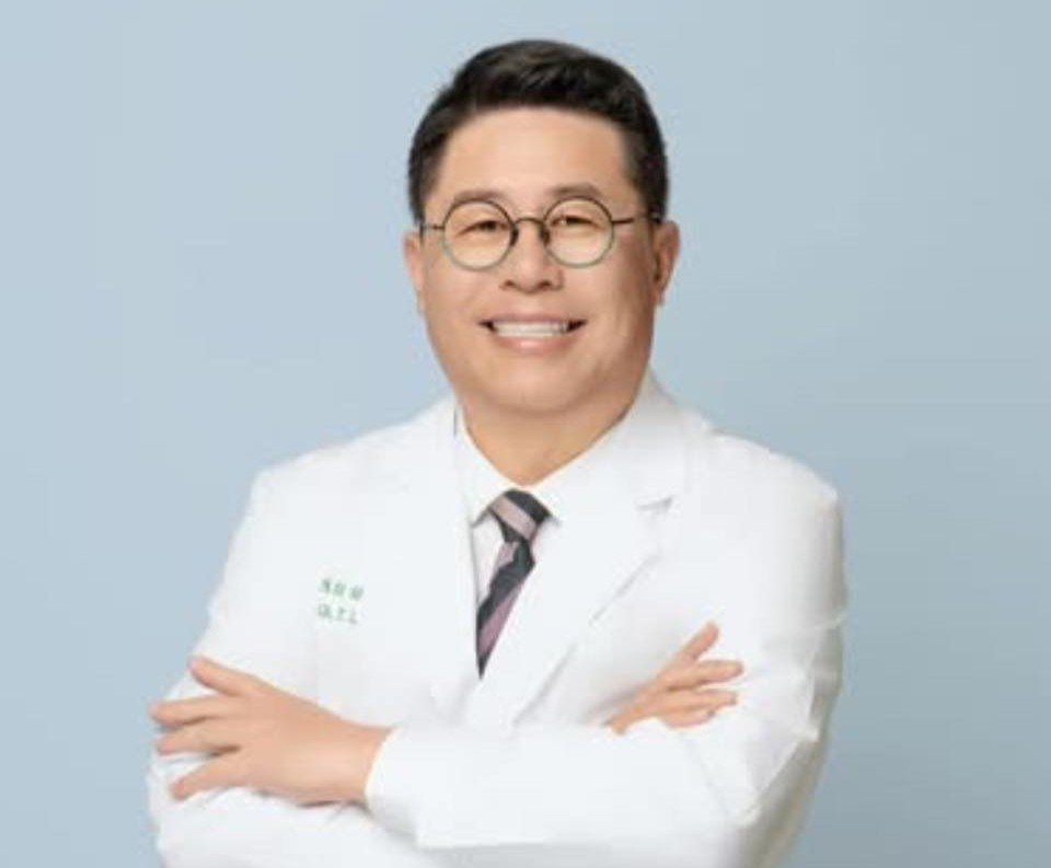 衛福部提出「醫師加班免稅」新制，中醫大新竹附醫院長陳自諒提三建議。（中醫大新竹附醫提供）