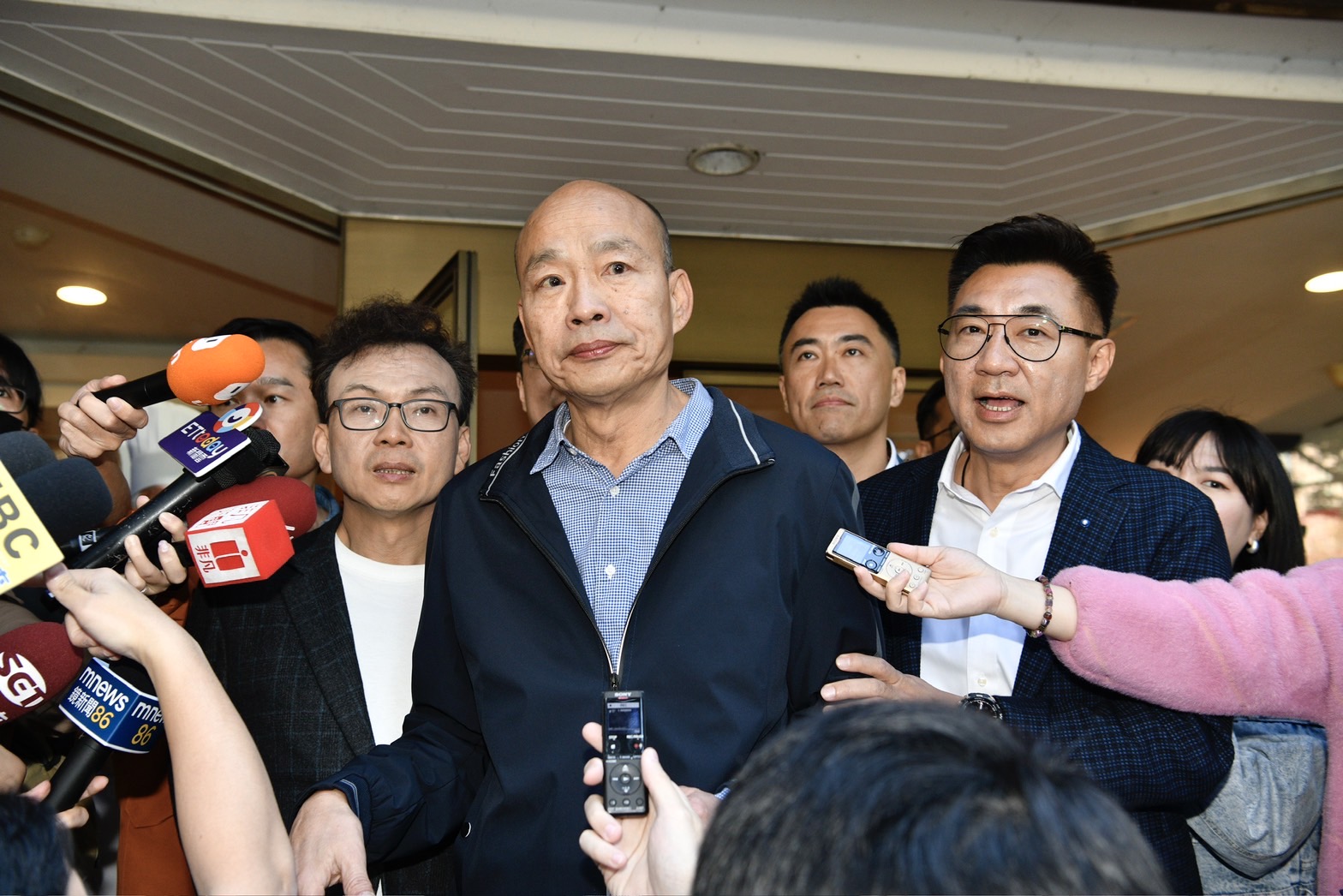 韓國瑜（中）和江啟臣（右）組隊爭立院龍頭，不過如今傳出同黨的傅崐萁也有意願角逐。