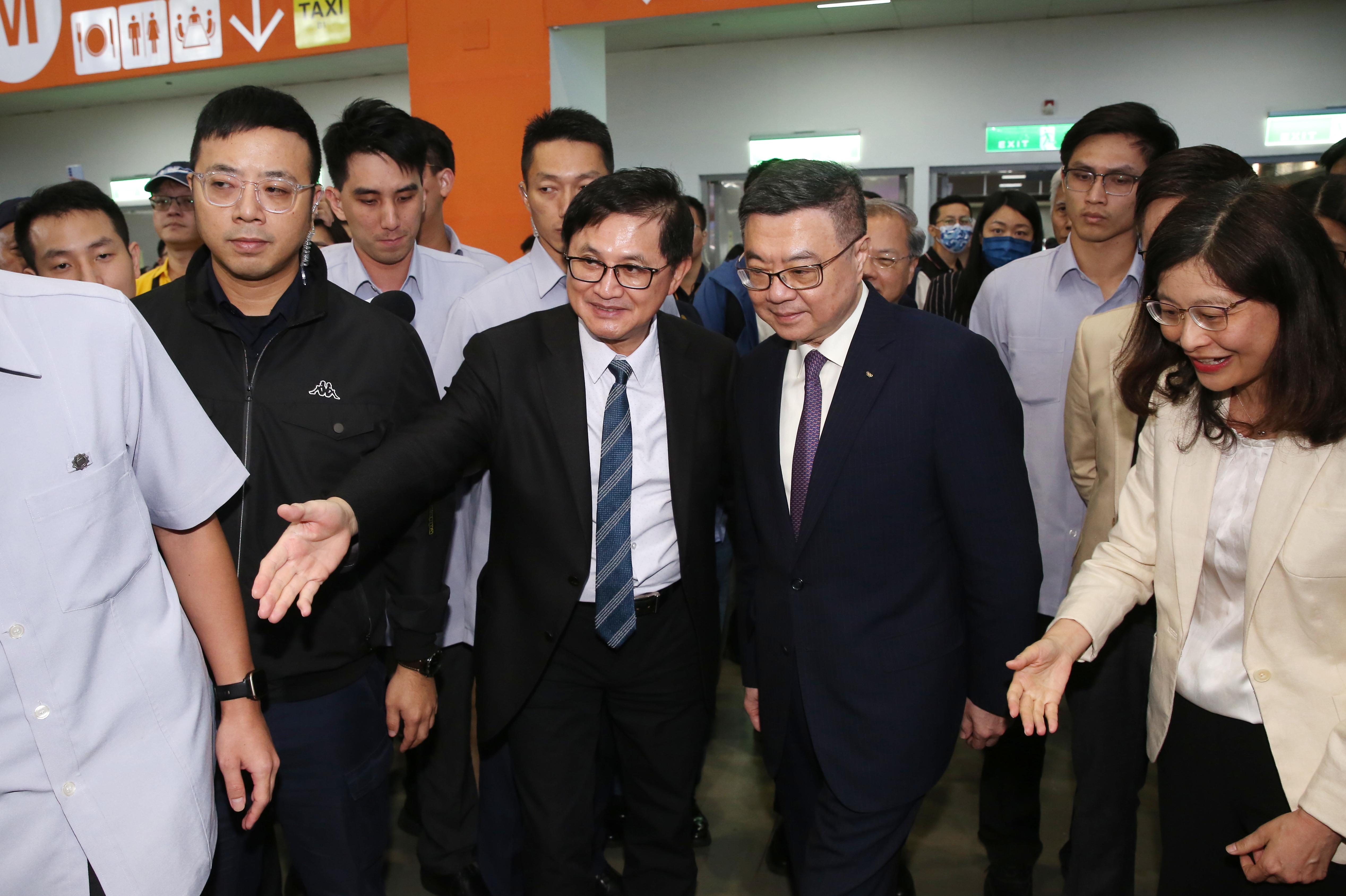 和碩董事長童子賢今（6）日陪同行政院長卓榮泰參觀台北國際電腦展。