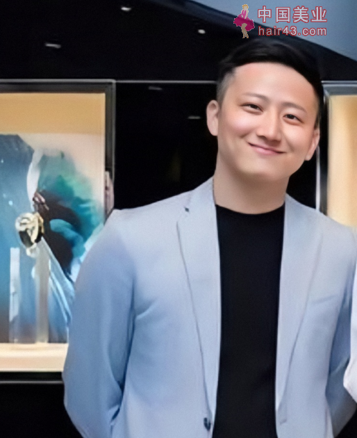 王命金據說家裡做礦石生意,自己創業做金融,身價過億,名下有12個公司。(翻攝網路)