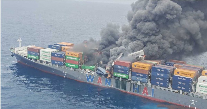 萬海航運旗下一艘貨輪旺春輪（WAN HAI 503）9日上午驚傳爆炸，釀6人受傷、4人下落不明。（翻攝自Indian Coast Guard X）