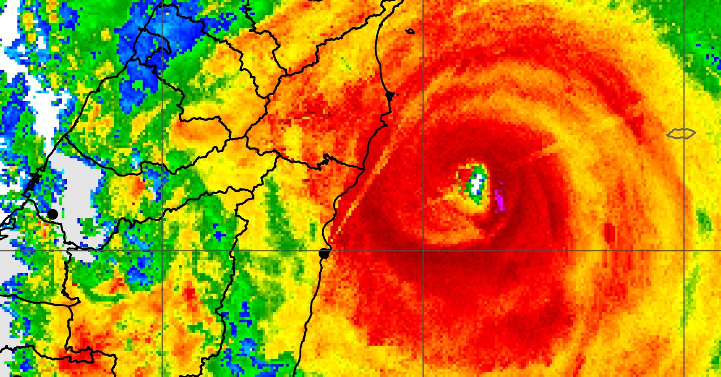 颱風凱米來勢洶洶，預計今晚登陸宜花地區，有機會成為8年來首個登陸台灣的強颱。（翻攝自「台灣颱風論壇｜天氣特急」臉書）