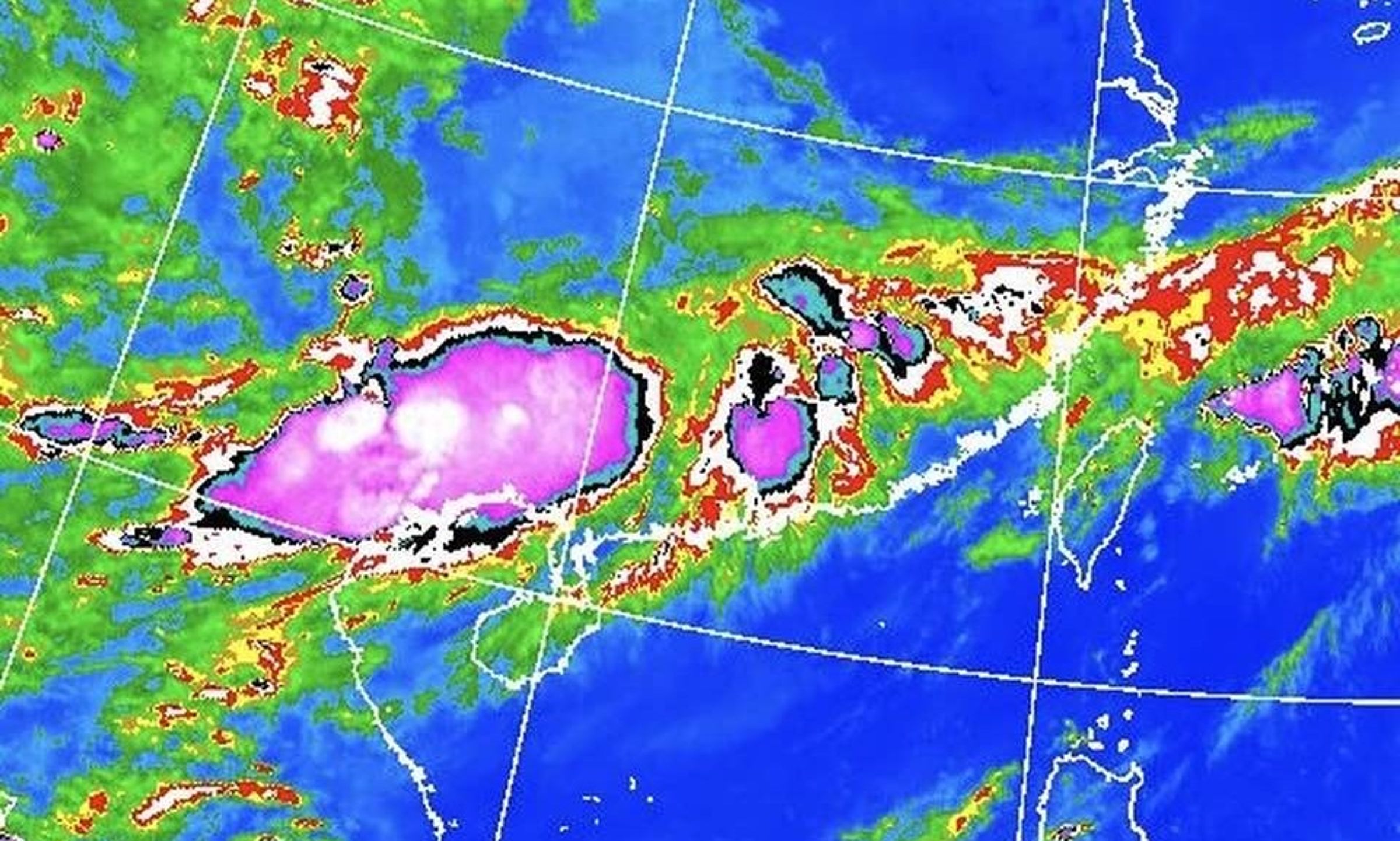 鄭明典今po出一張圖,這種長軸超過500公里的強對流系統,「是一種降雨效率高,生命期長的致災性降雨系統!」(翻攝自鄭明典臉書)