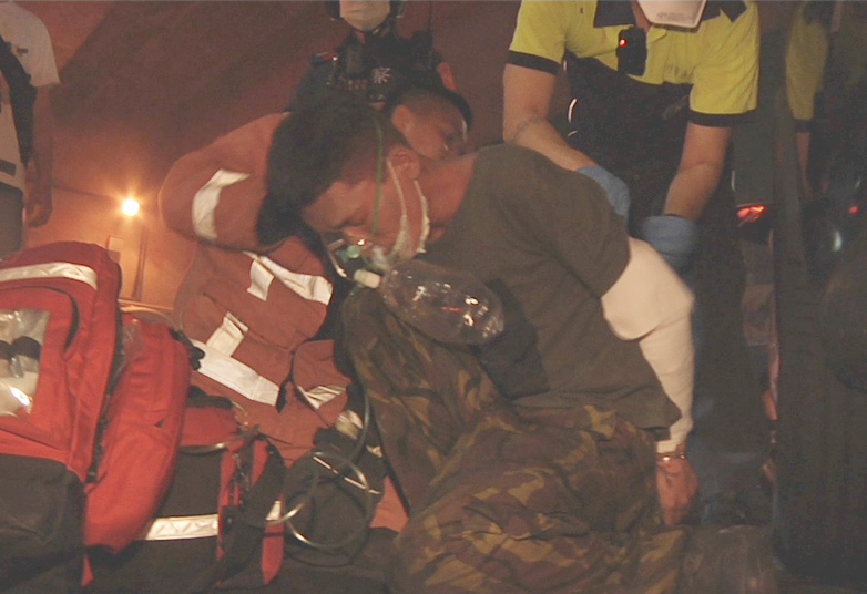 陳彥翔2022年間涉嫌縱火燒死8位家人，二審逃死，獲判無期徒刑。（翻攝畫面）