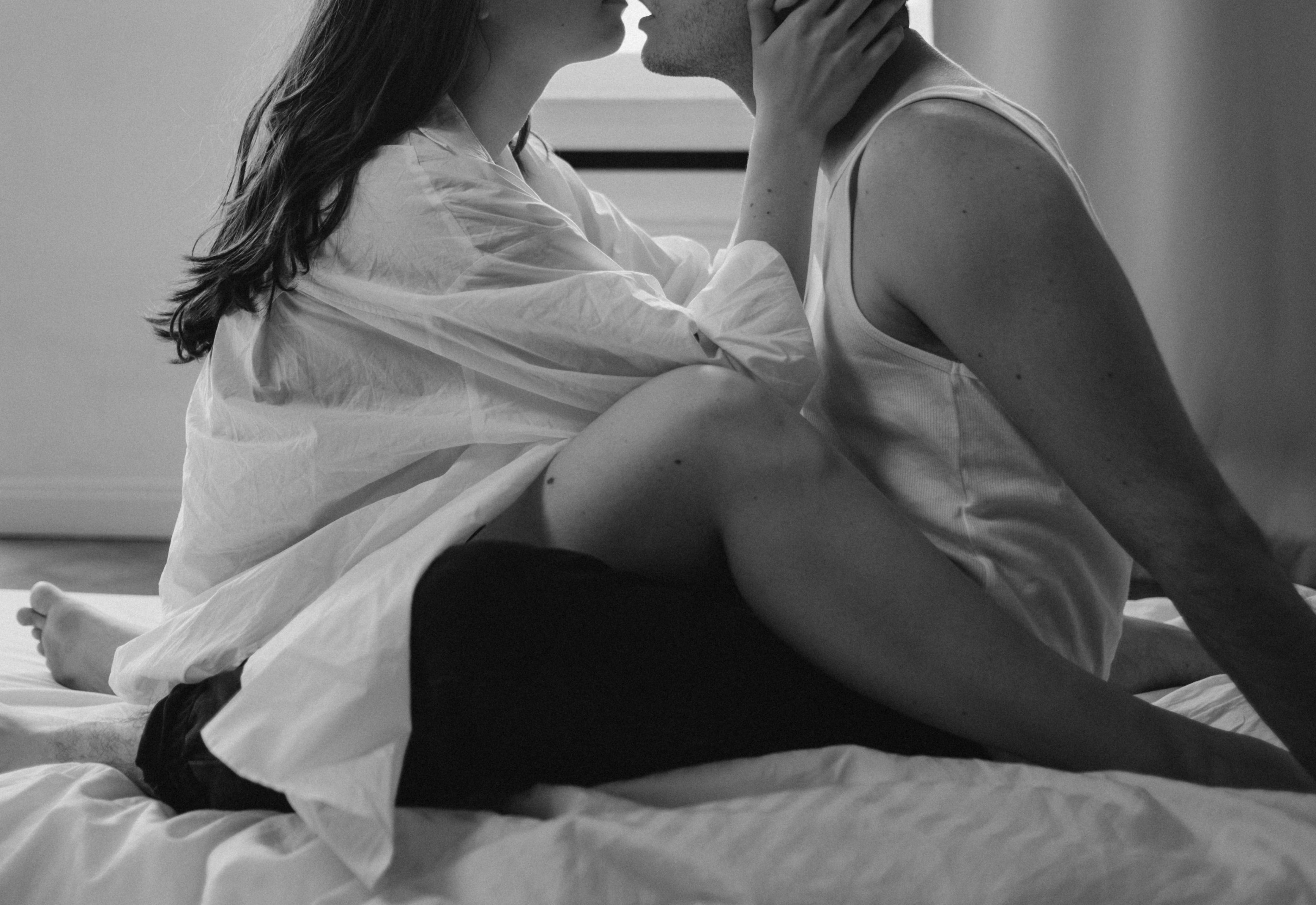 人夫偷拍女友私密片遭提分手,他反拿影片勒索女友20萬元。(示意圖,pexels)