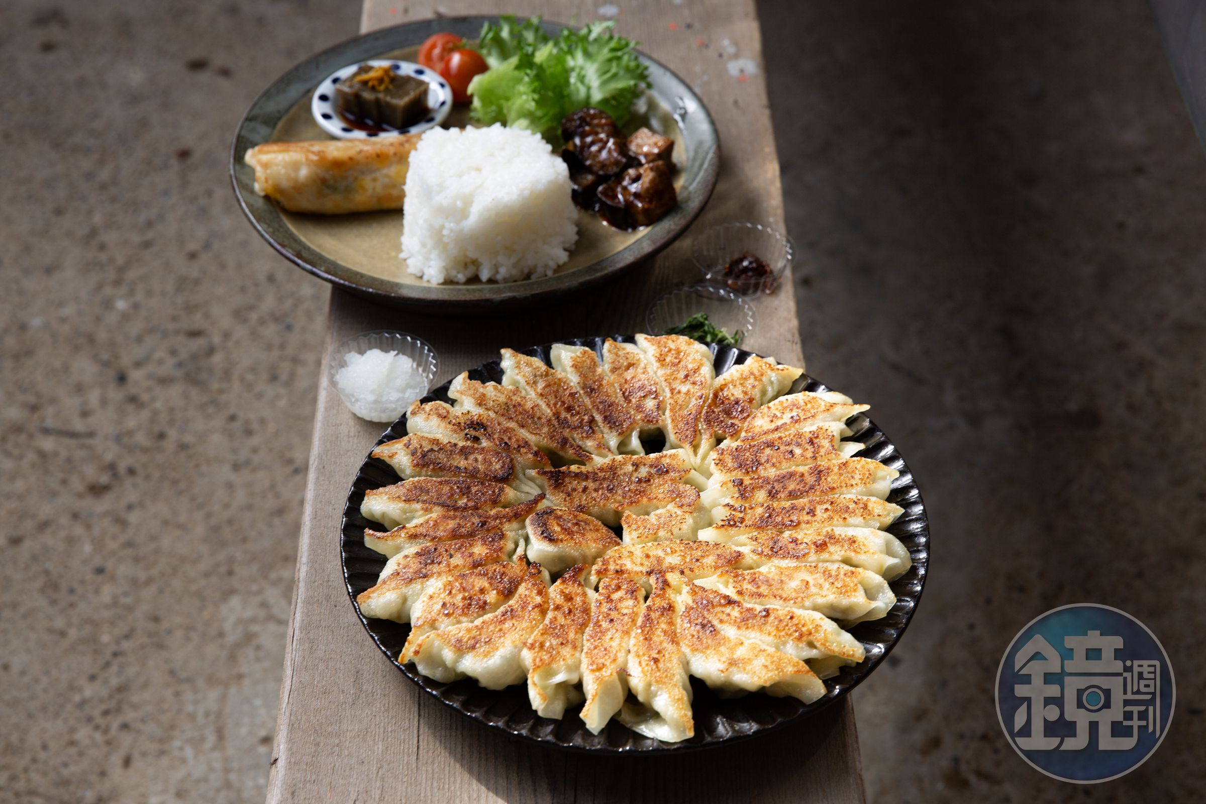 Hennery Farm的煎餃有夠美味，讓我對銚子留下深刻印象。除了煎餃之外，店家還會提供其他菜餚與白飯一起享用。