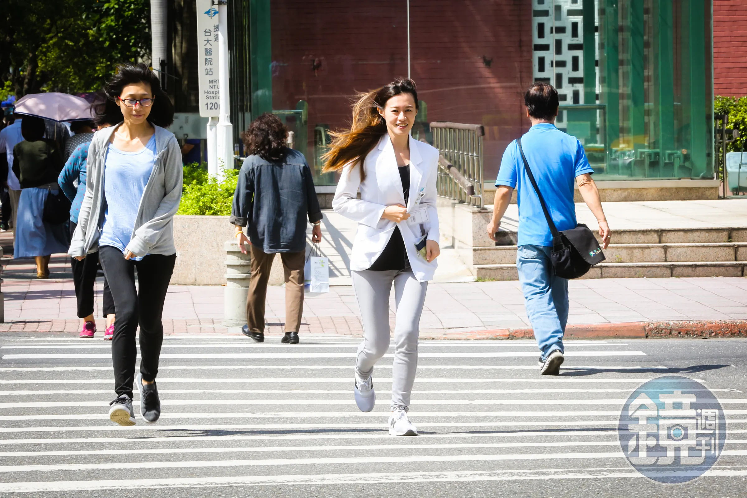 全台悶熱高溫上看36度!慎防雷陣雨,「季風低壓槽」估週四重建。(本刊資料照)