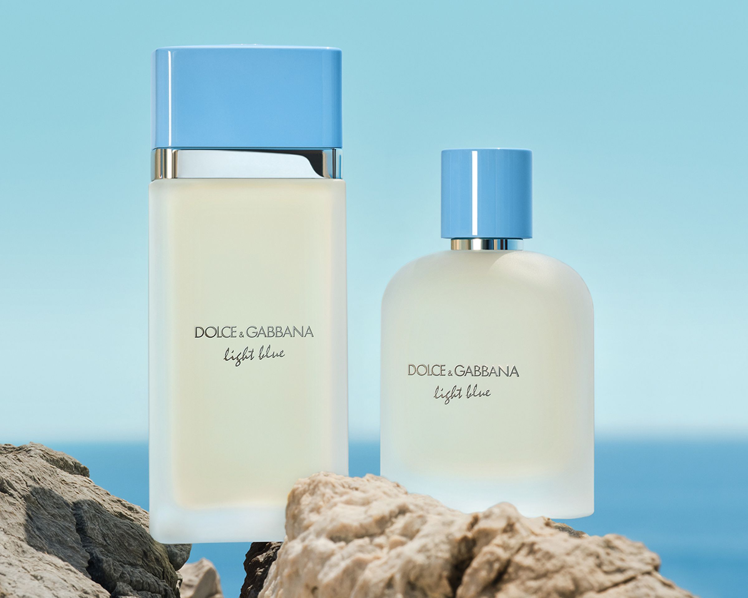 淺藍海邊漫步女性淡香水100ml/NT$4,600、50ml/NT$3,500、30ml/NT$2,500;(右)男性淡香水100ml/NT$3,900、50ml/NT$2,980。(LUXASIA盧亞提供)
