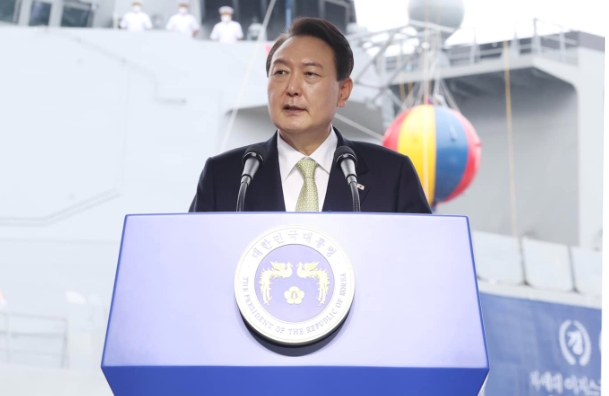 南韓總統尹錫悅突襲宣布戒嚴遭國會推翻，外界對他的批評聲浪越來越大。（翻攝自윤석열臉書）