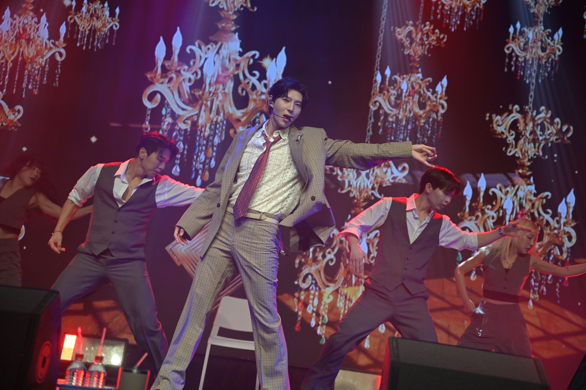  VIXX成員LEO演唱他演出音樂劇的經典曲目。（ONINN ASIA提供）