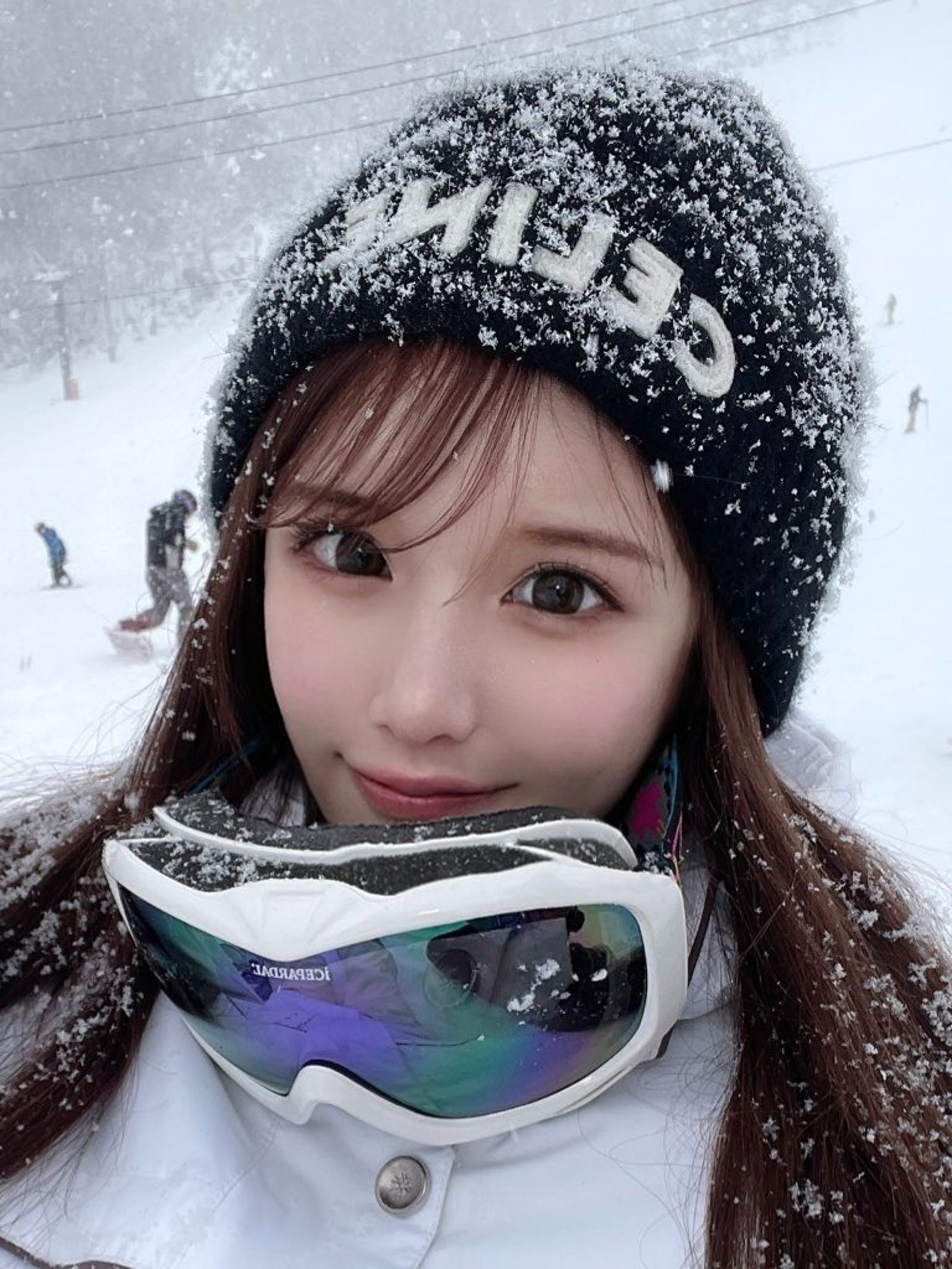 整形讓她從曾經被同學取笑的「暴牙妹」，變成如今的大眼甜美模樣。（翻攝自平瀨愛理Ｘ）（翻攝自平瀨愛理Ｘ）